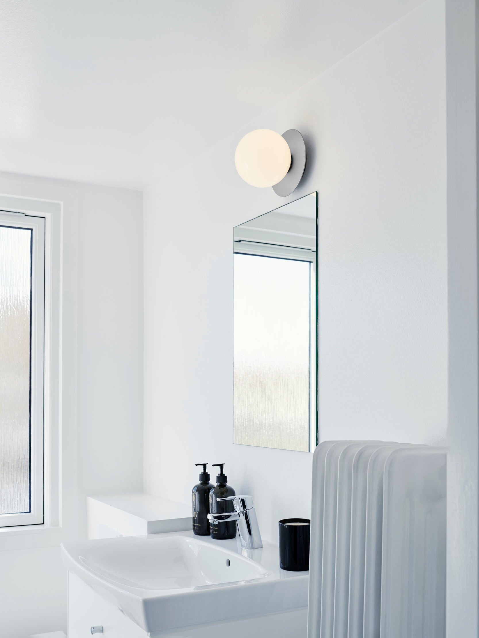 Nifte Wall Lamp Disc Globe Minimalist