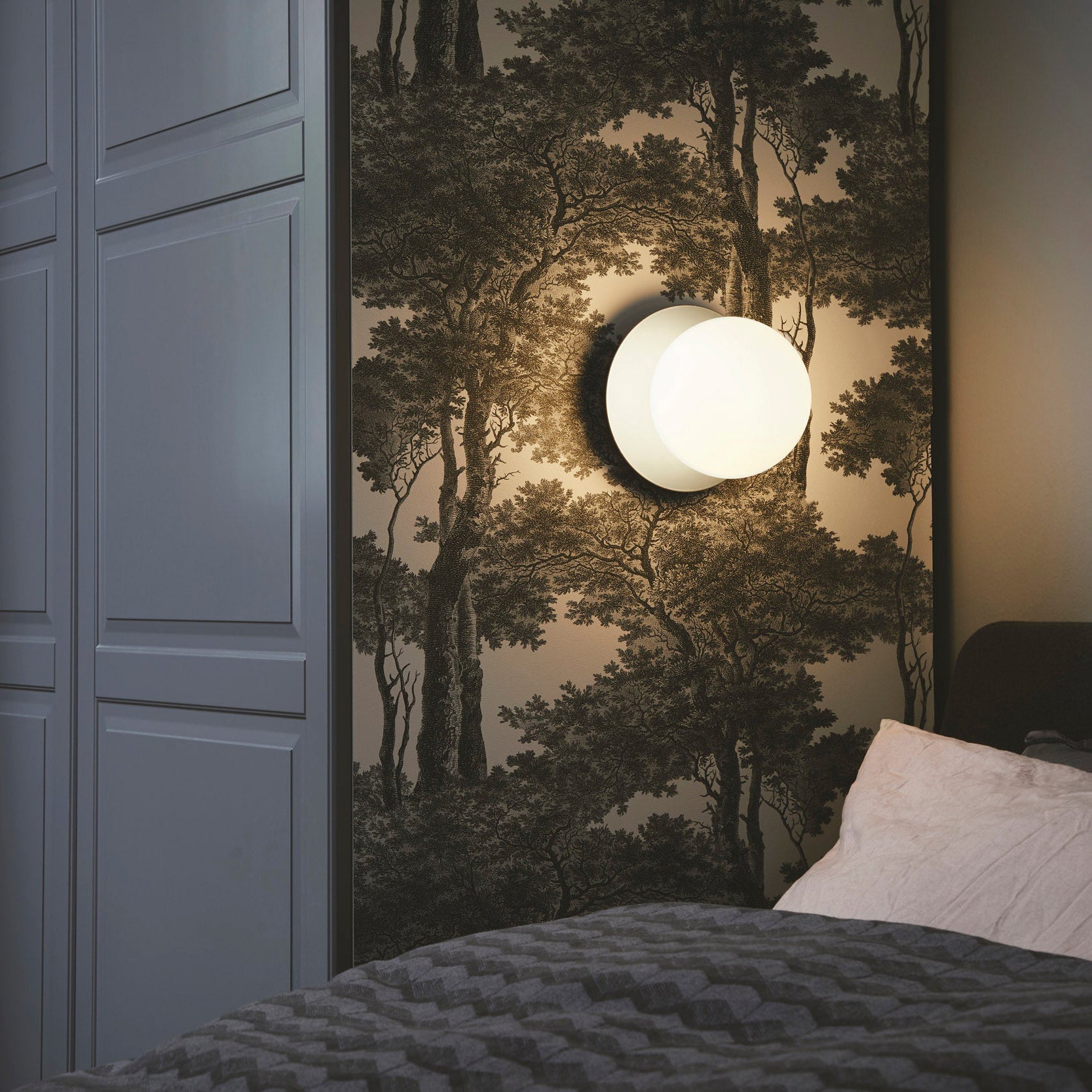 Nifte Wall Lamp Disc Globe Minimalist