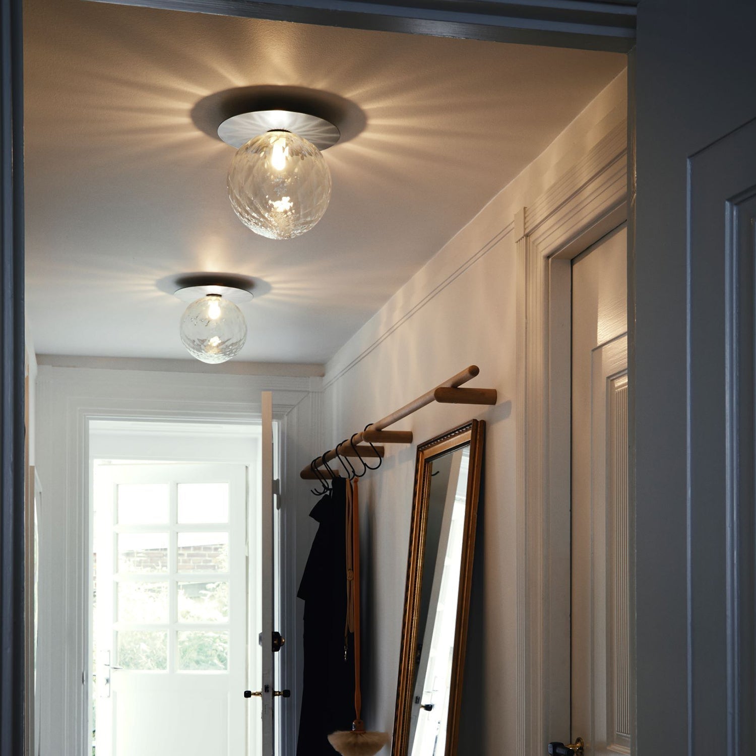 Nifte Wall Lamp Disc Globe Minimalist