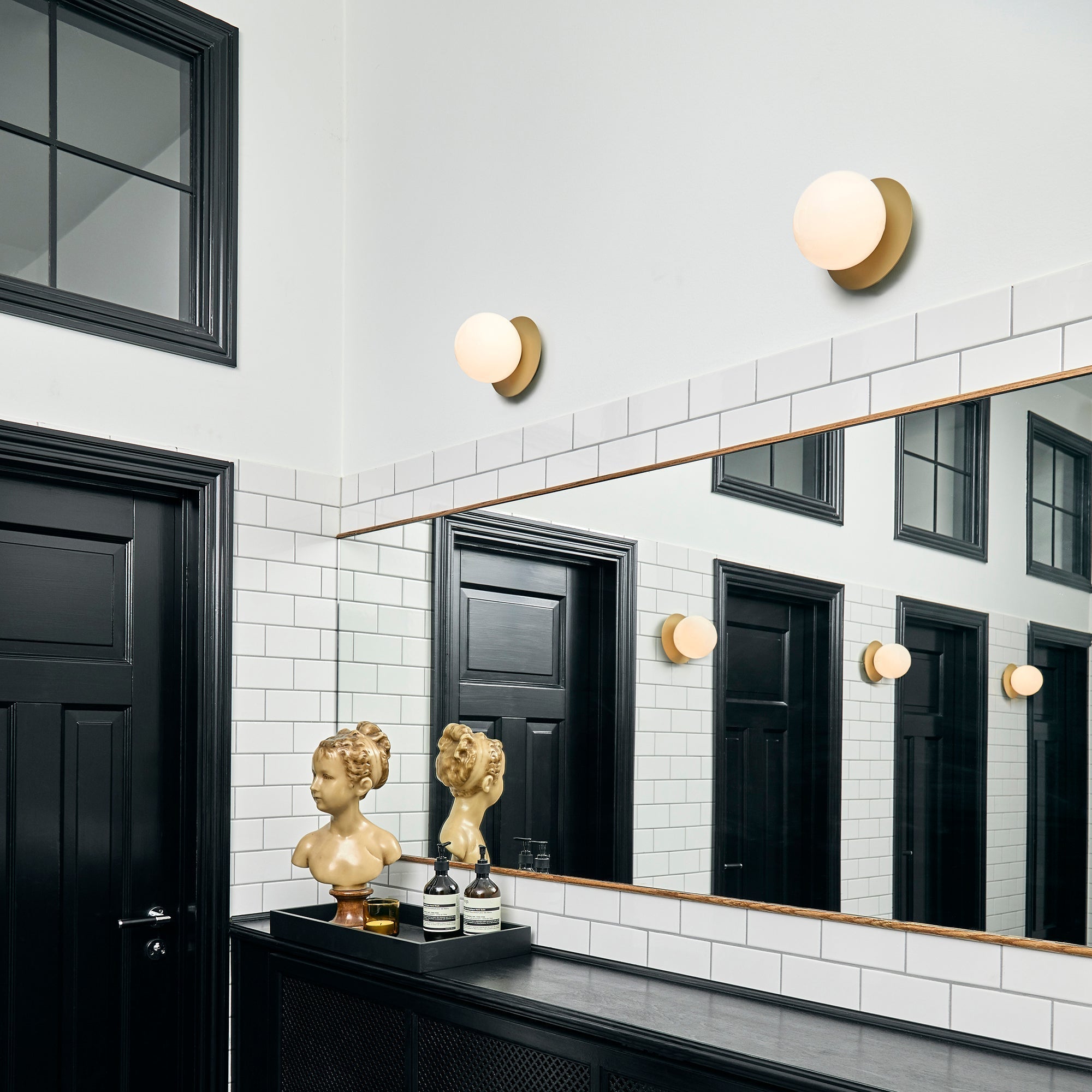 Nifte Wall Lamp Disc Globe Minimalist