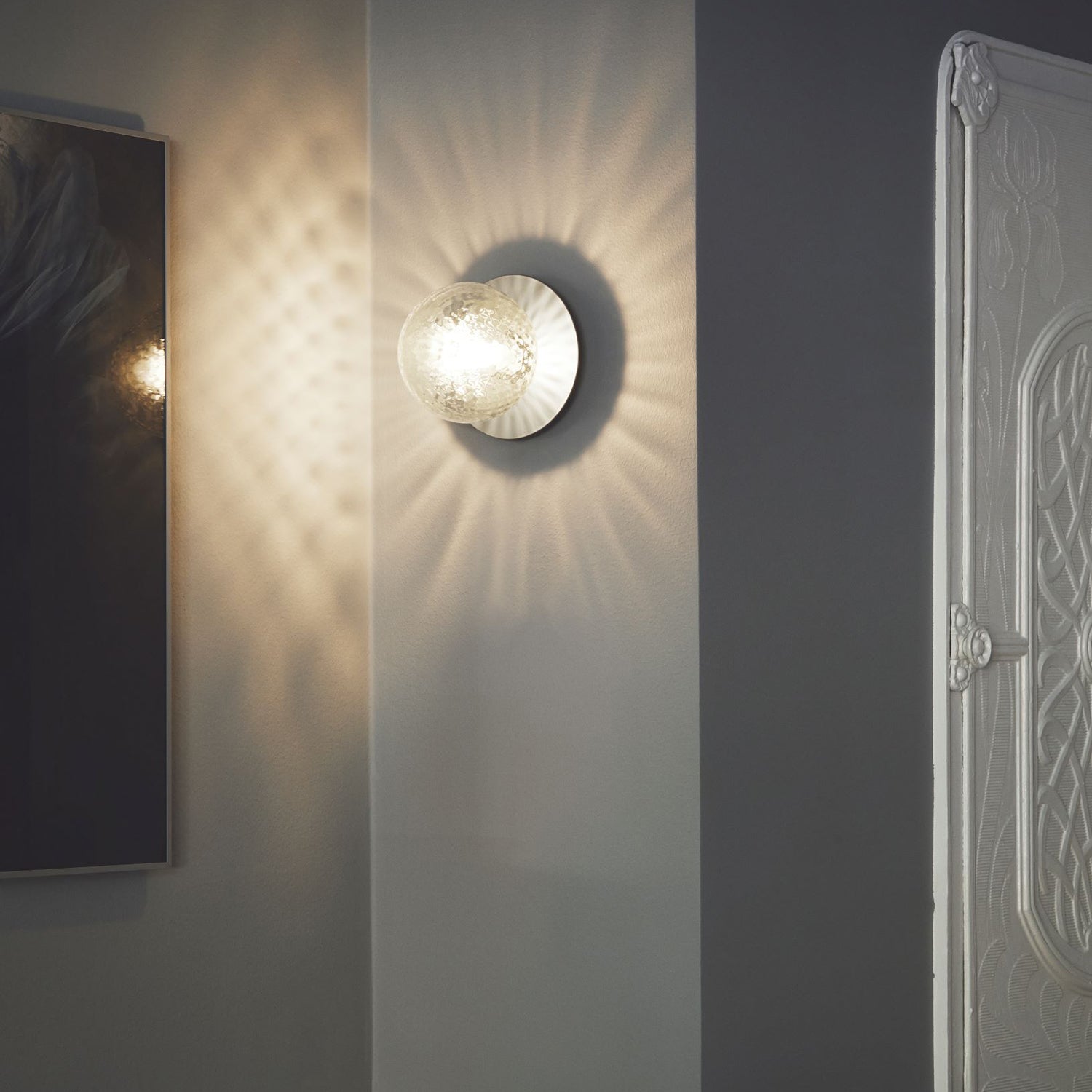 Nifte Wall Lamp Disc Globe Minimalist
