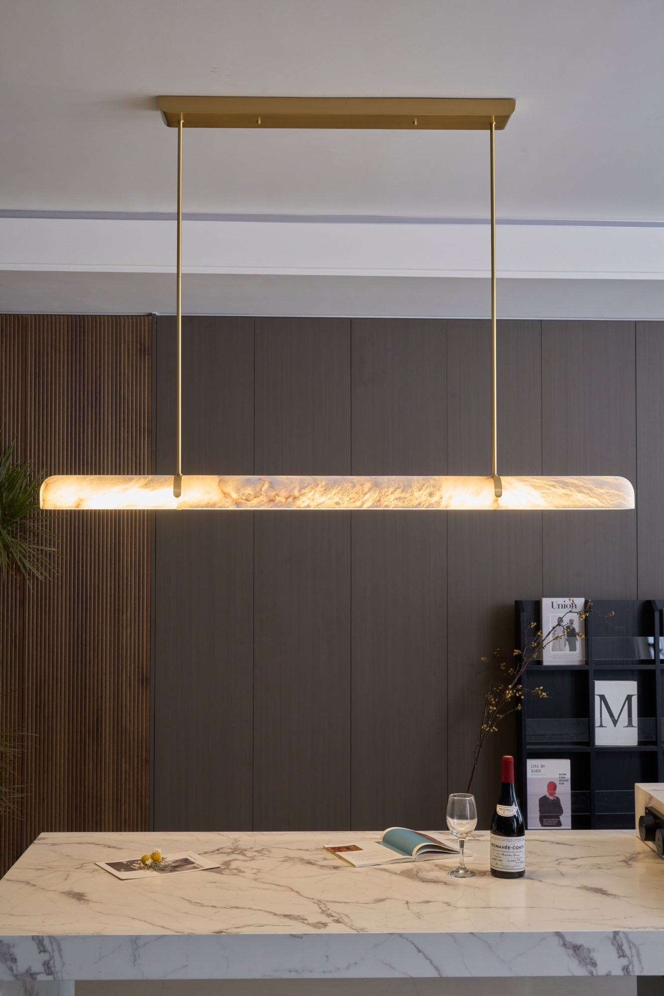 Ilraea Linear Alabaster Pendant
