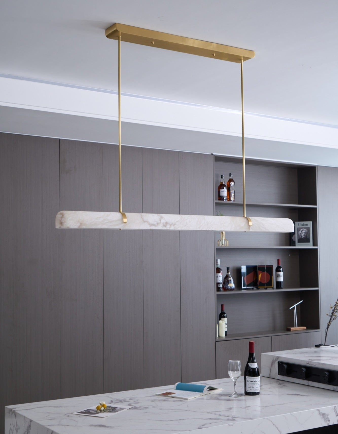 Ilraea Linear Alabaster Pendant