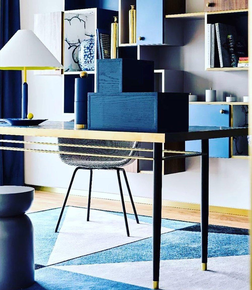 Liorinina Modern Table Lamp