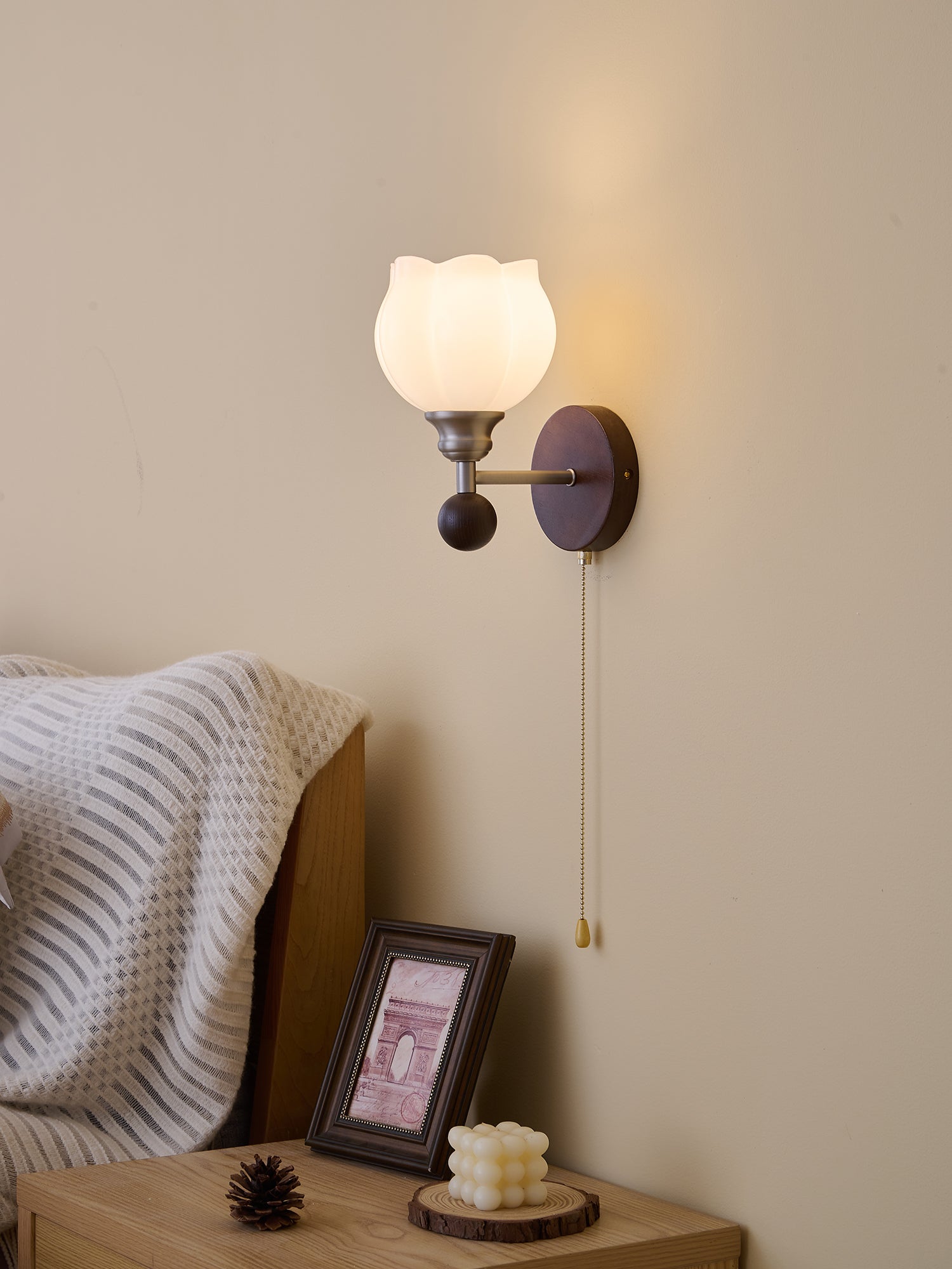 Lucille Elegance Classic Art Glass Wood Wall Lamp