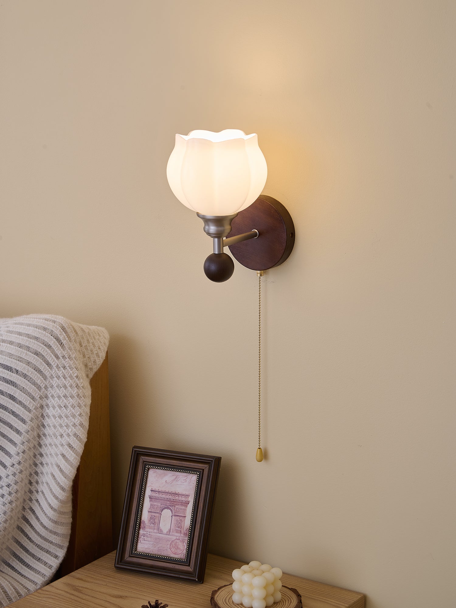 Lucille Elegance Classic Art Glass Wood Wall Lamp