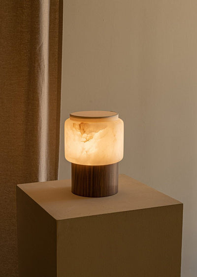 Nivalielle Core Alabaster Table Lamp