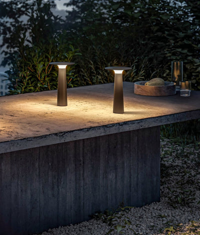 Gwil Disk Outdoor Table Light