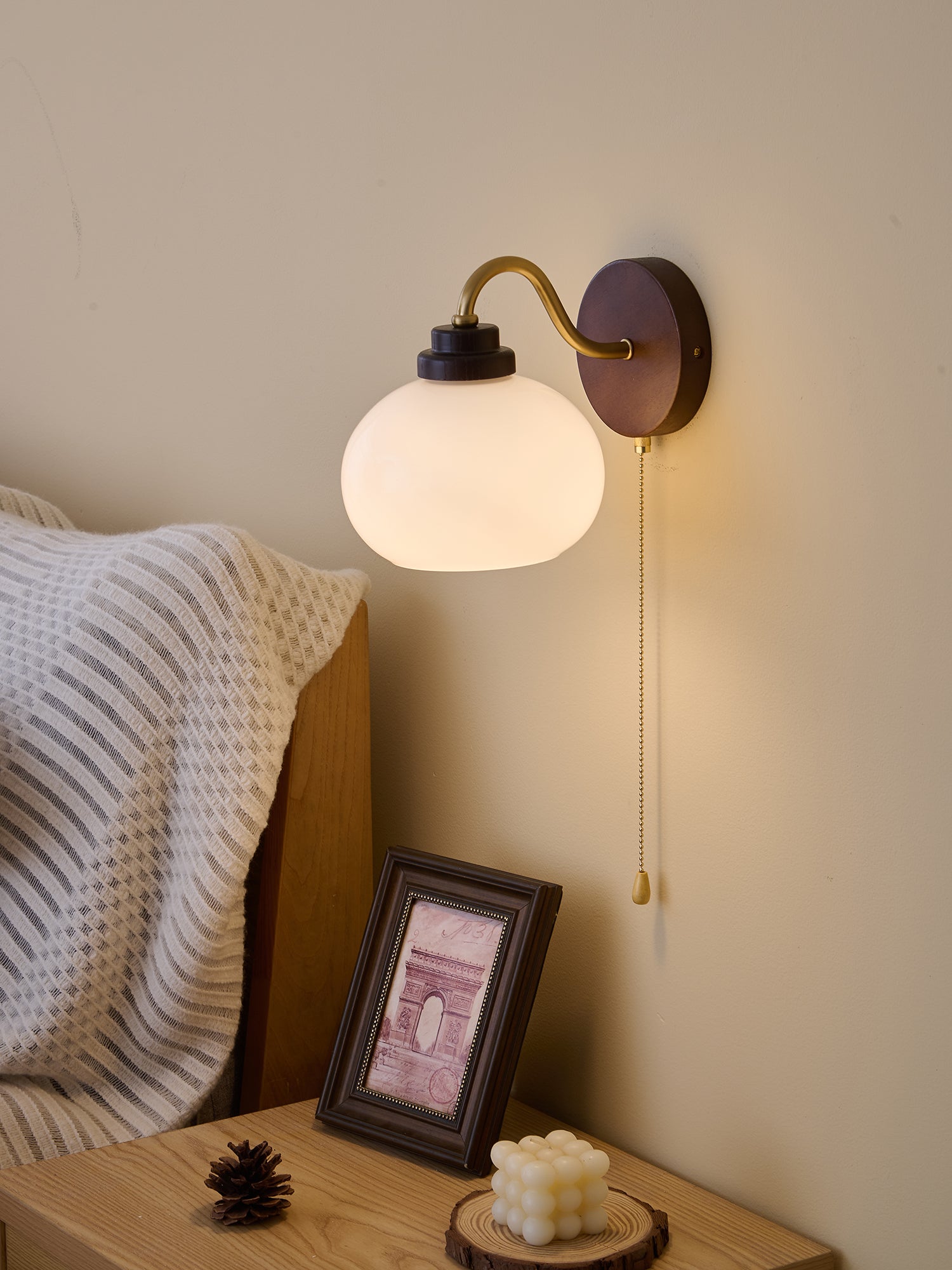 Syleella Premium Nordic Art Crest Glass Wood Wall Lamp