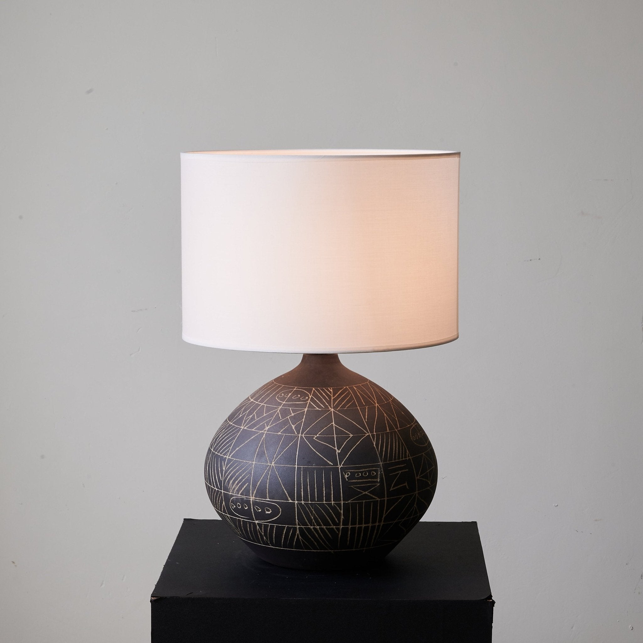 Alex Minimalist Table Lamp