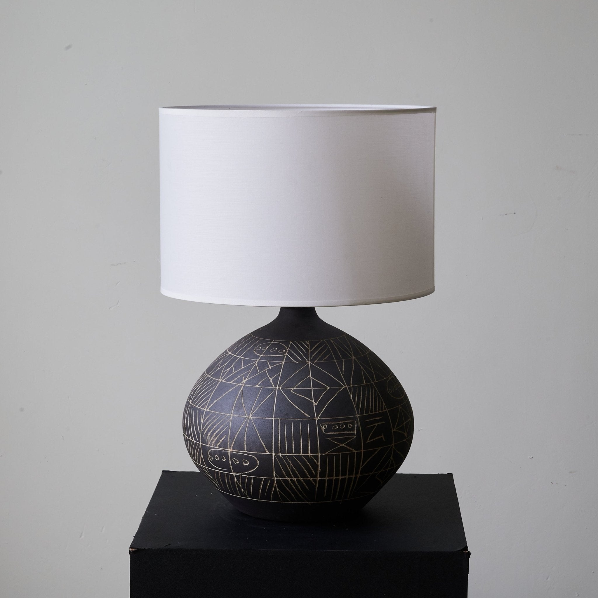 Alex Minimalist Table Lamp