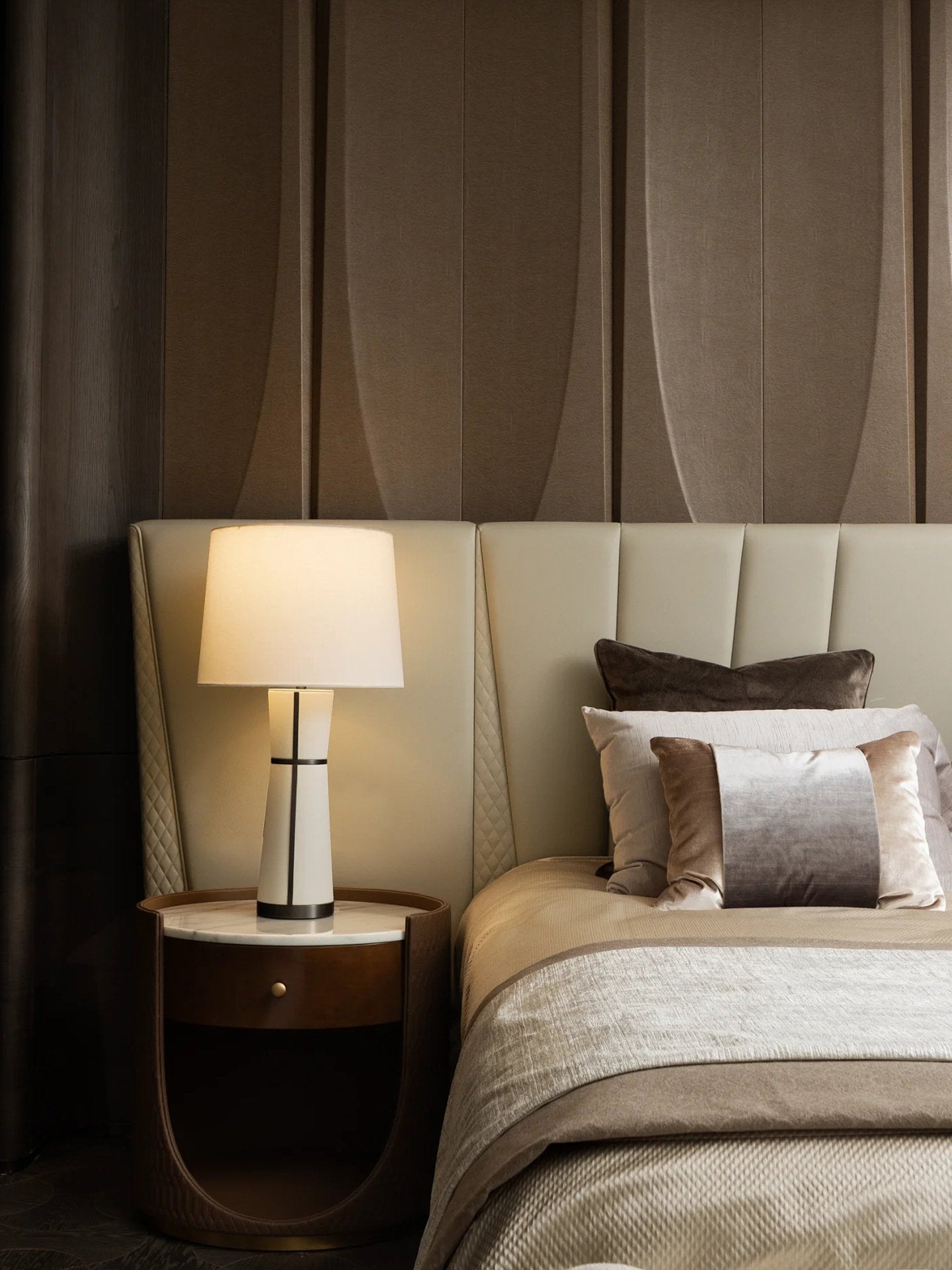 Mireria Leather Table Lamp