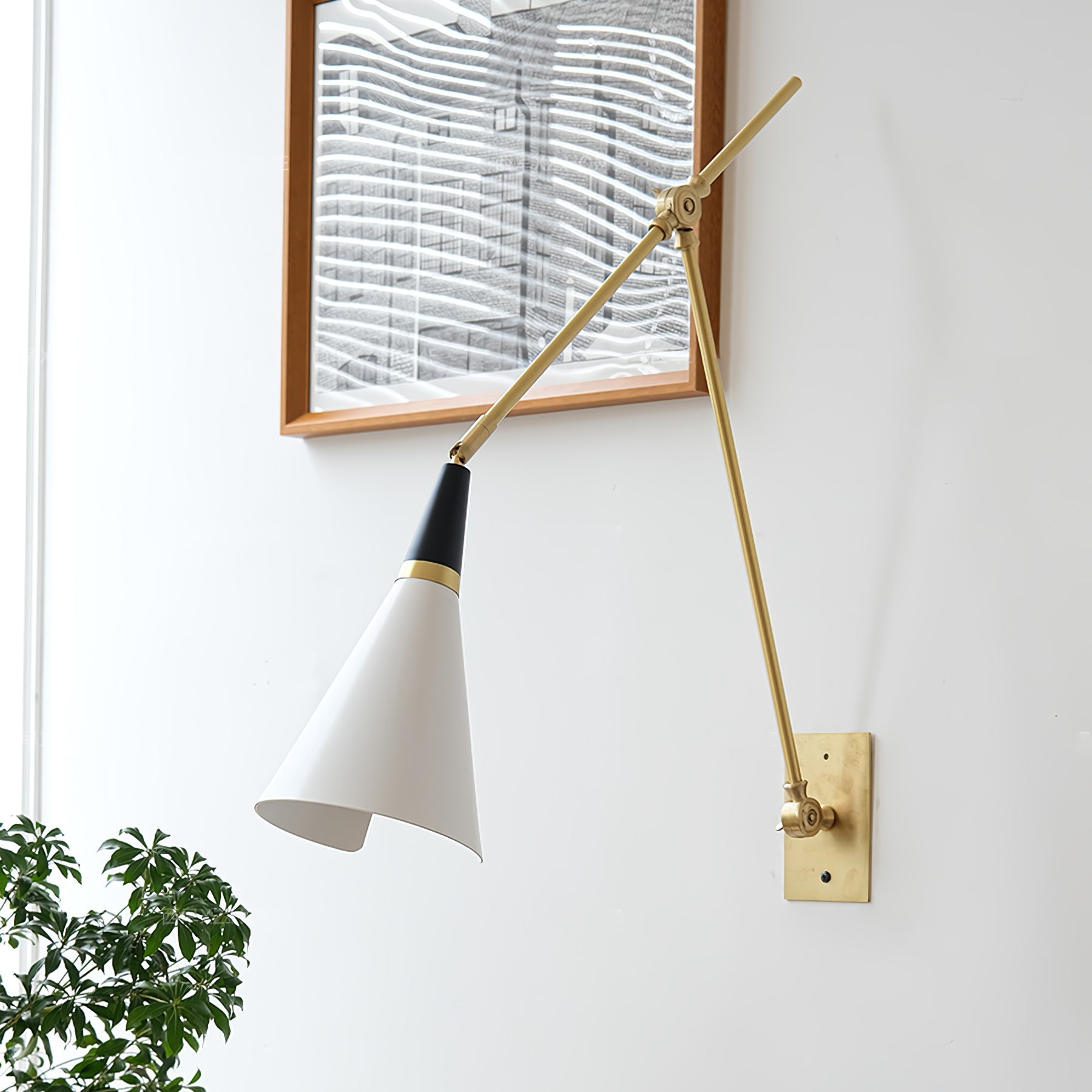 Avenalelle Wall Lamp