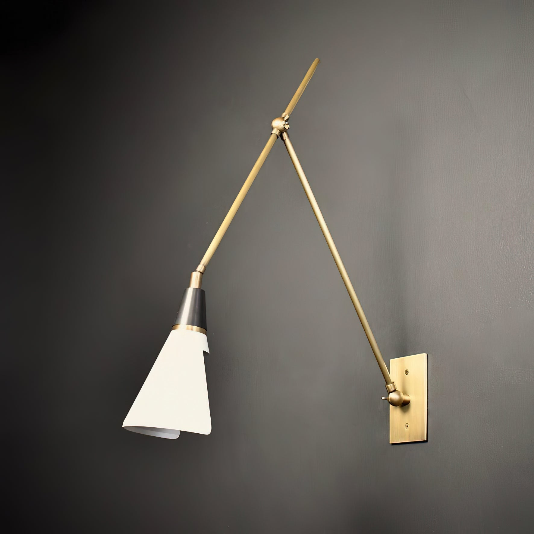 Avenalelle Wall Lamp
