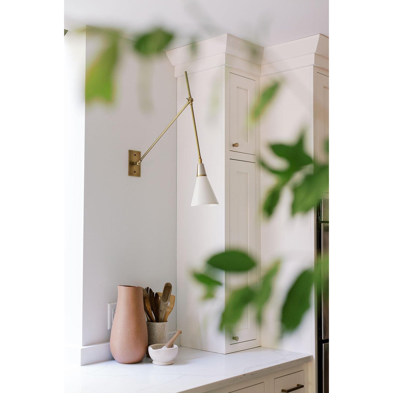 Avenalelle Wall Lamp