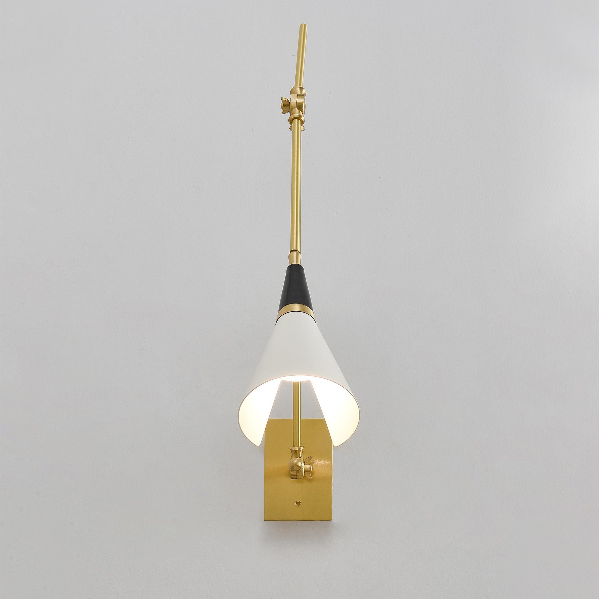 Avenalelle Wall Lamp