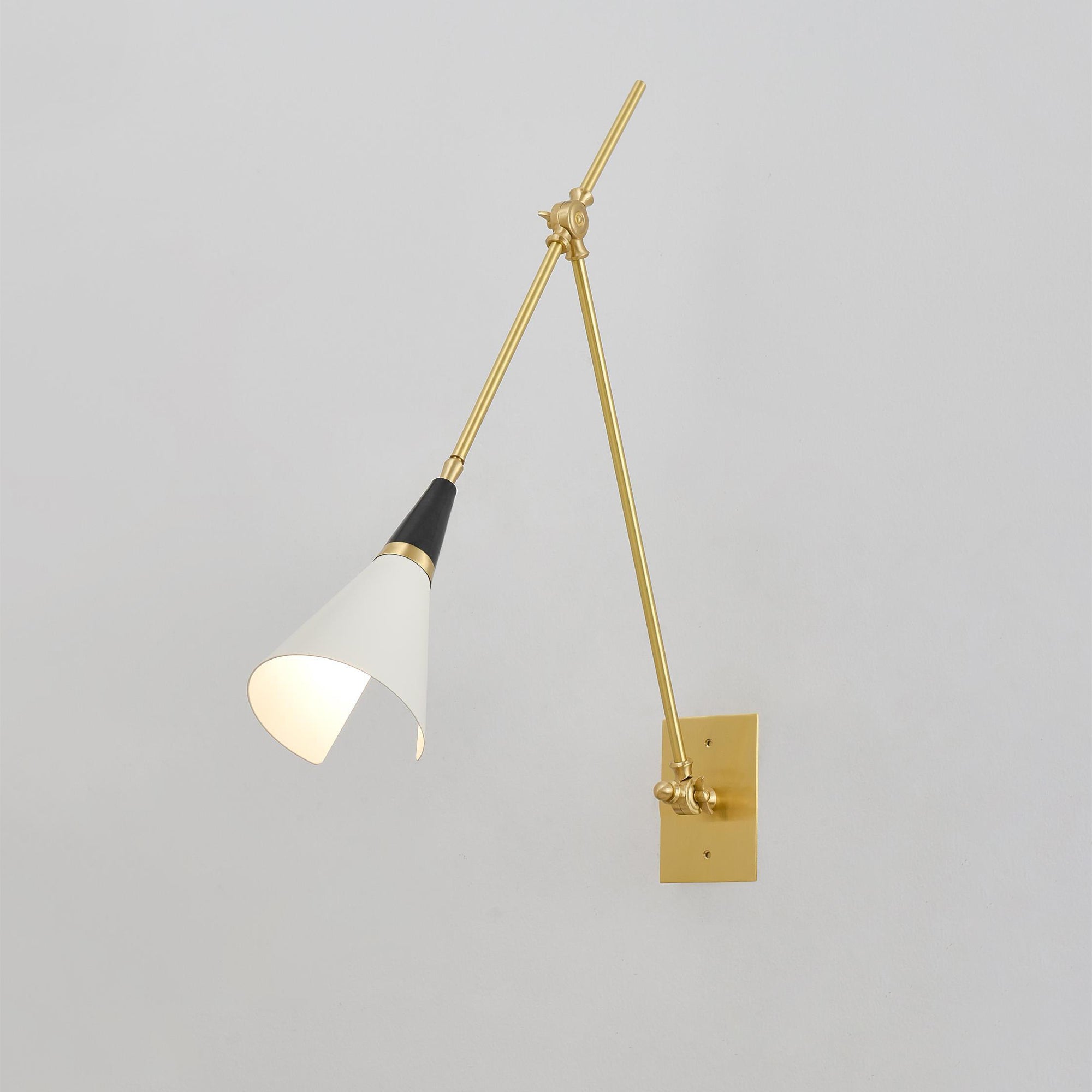 Avenalelle Wall Lamp