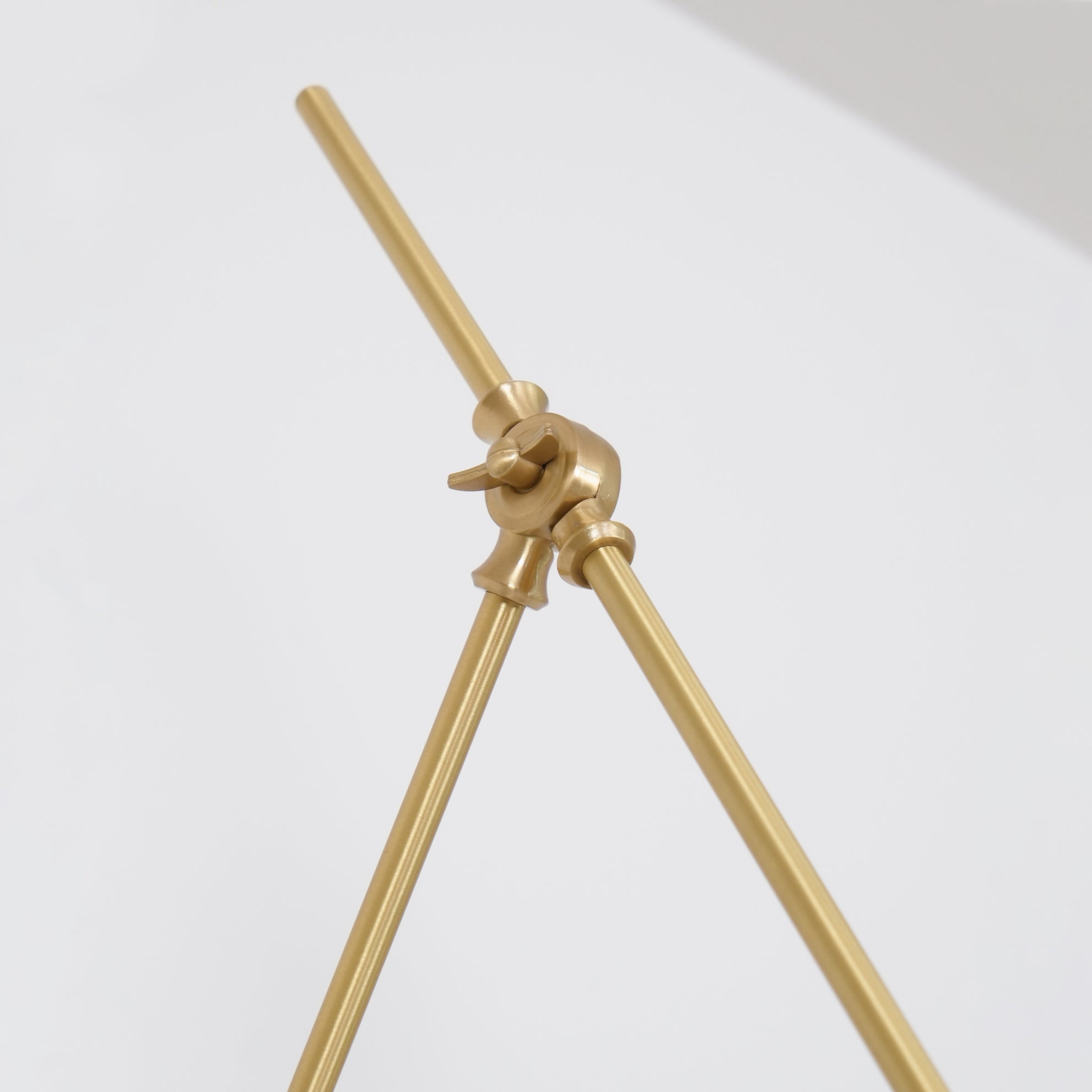 Avenalelle Wall Lamp