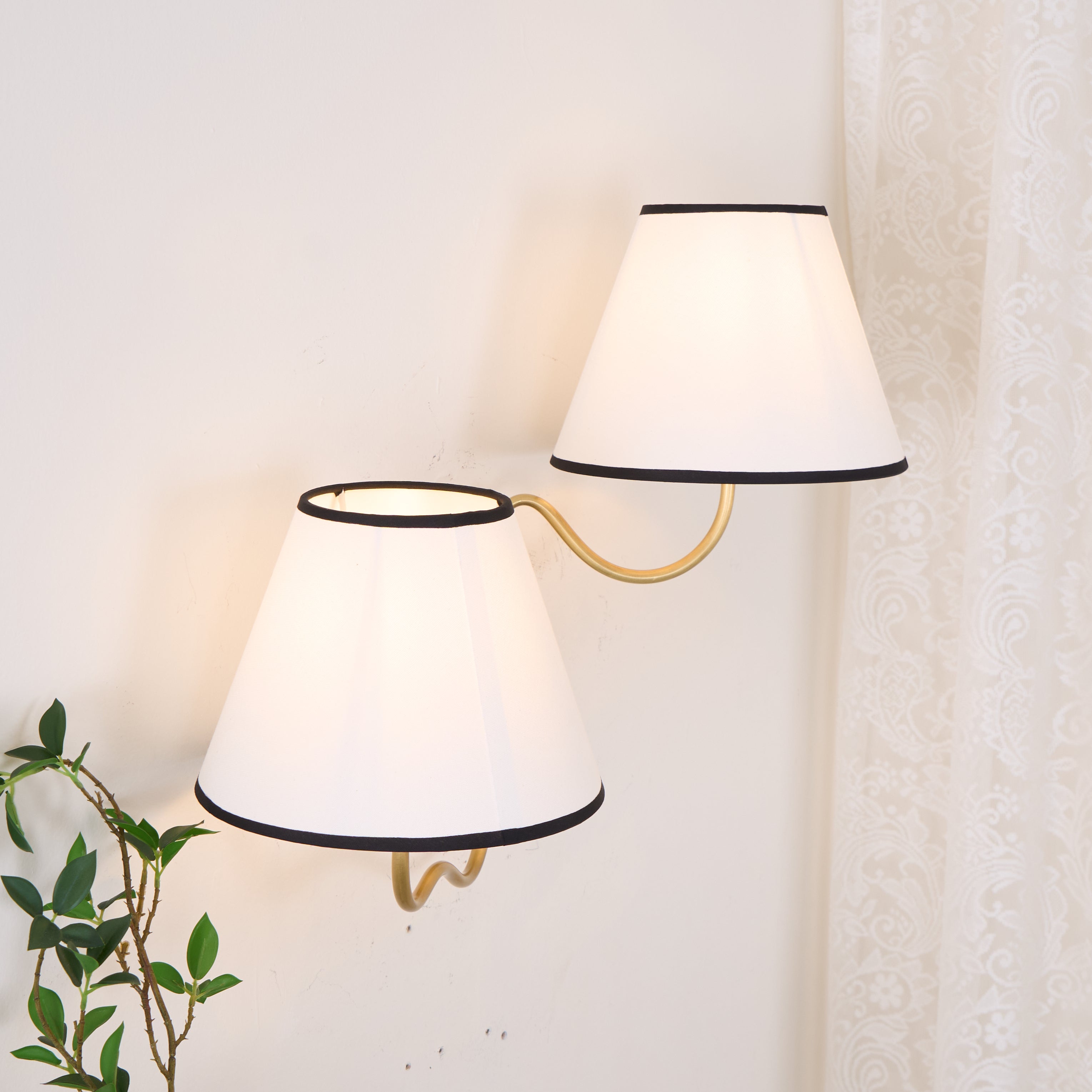 Selirora Wall Lamp