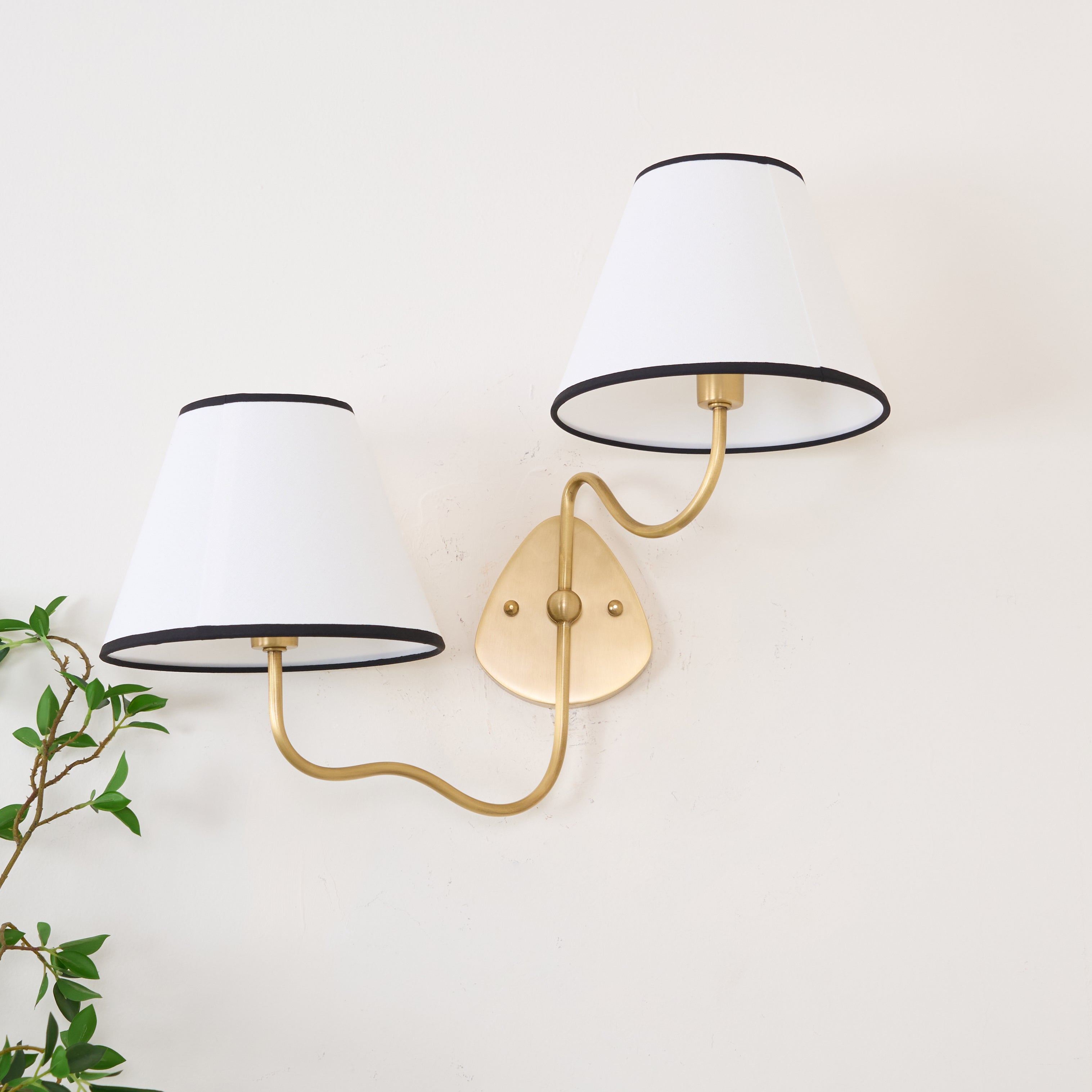 Selirora Wall Lamp