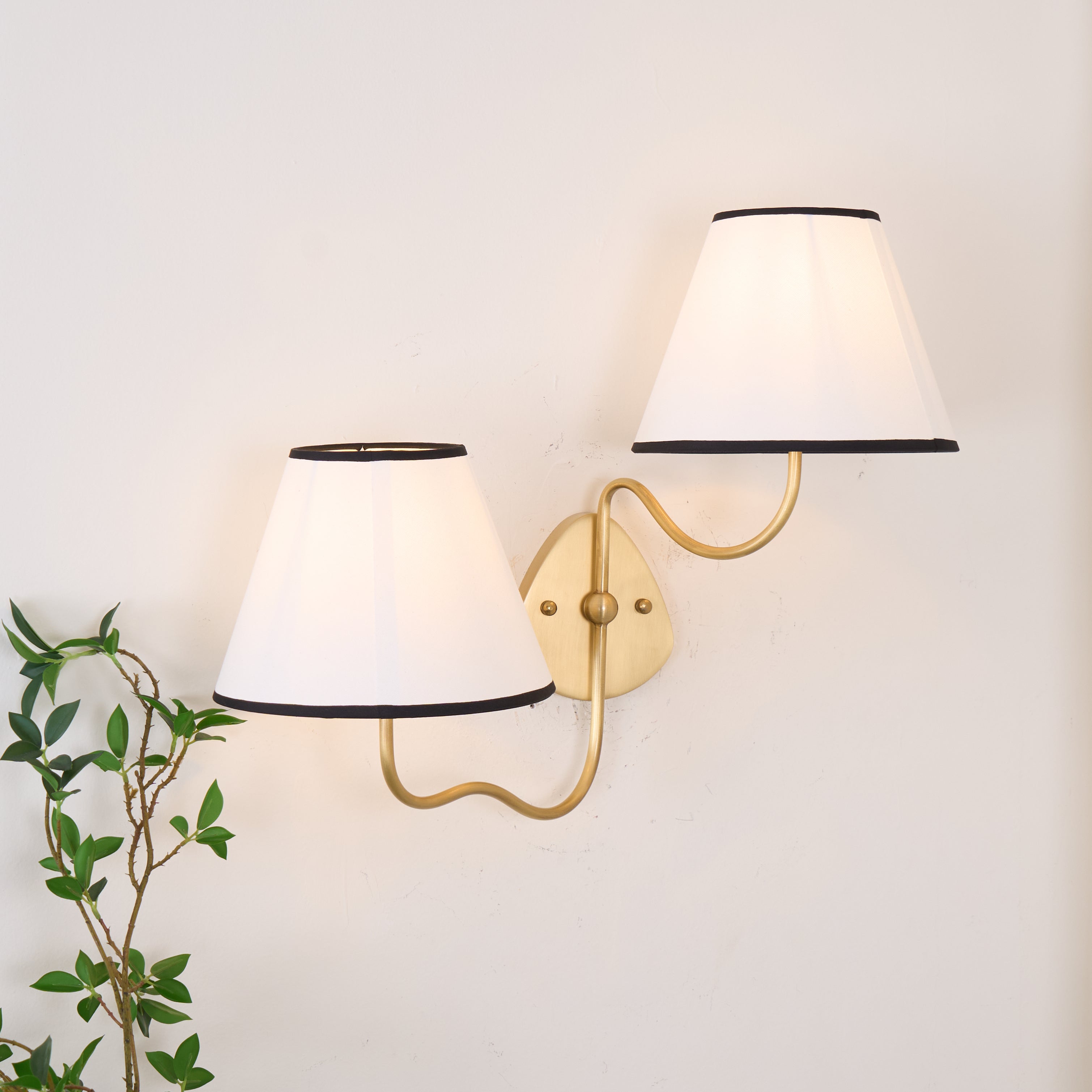 Selirora Wall Lamp