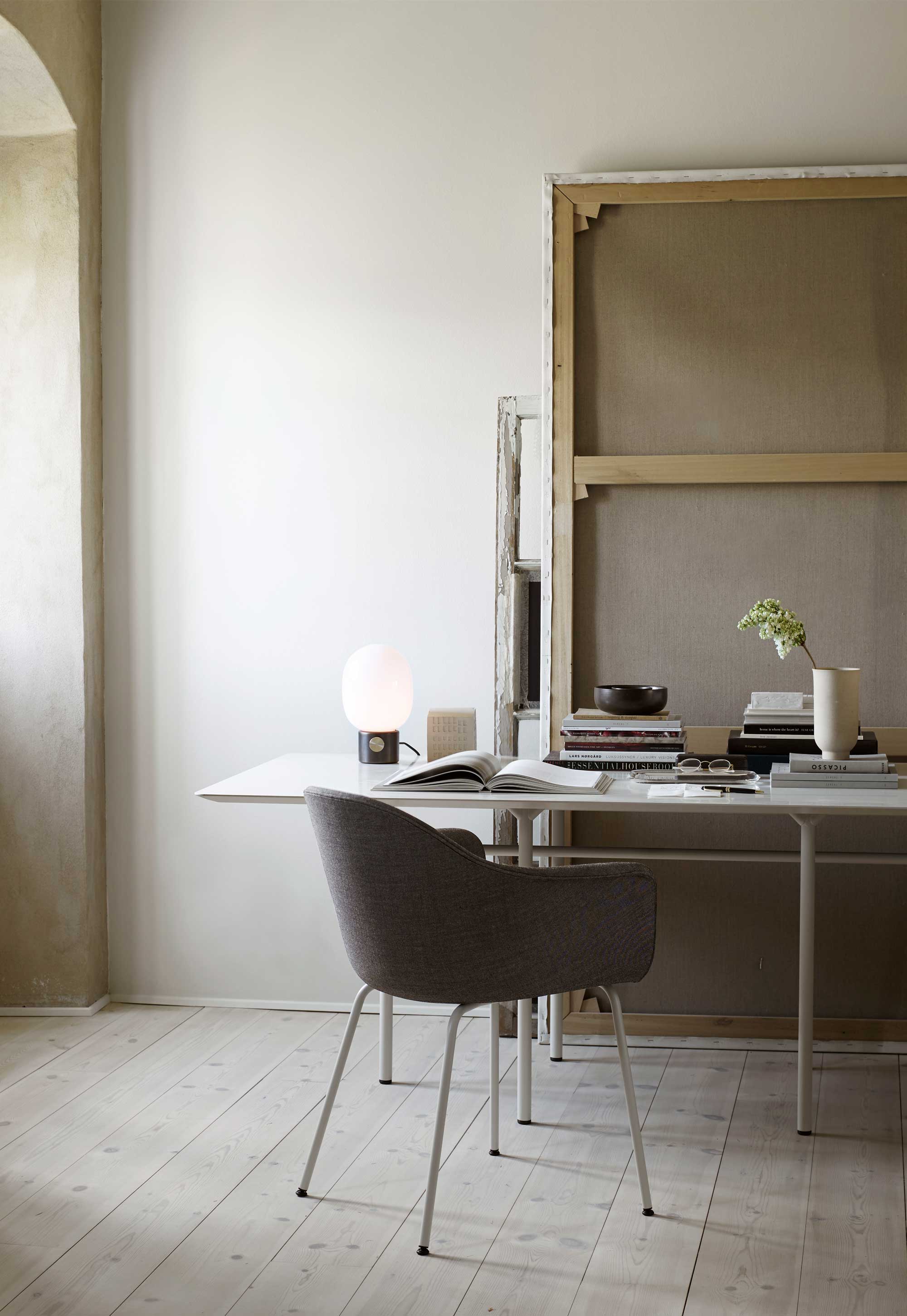 Velenelia Table Lamp