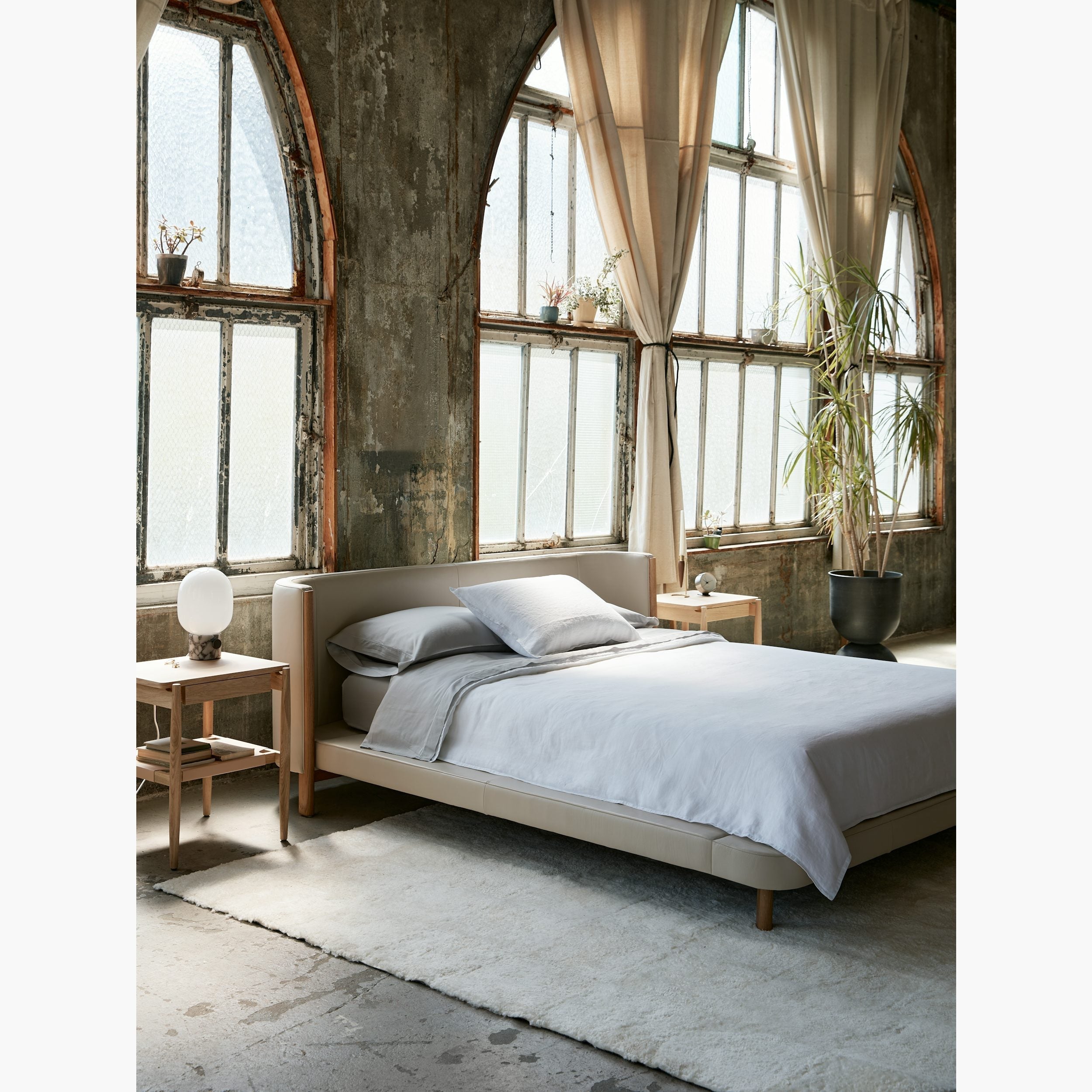 Velenelia Table Lamp