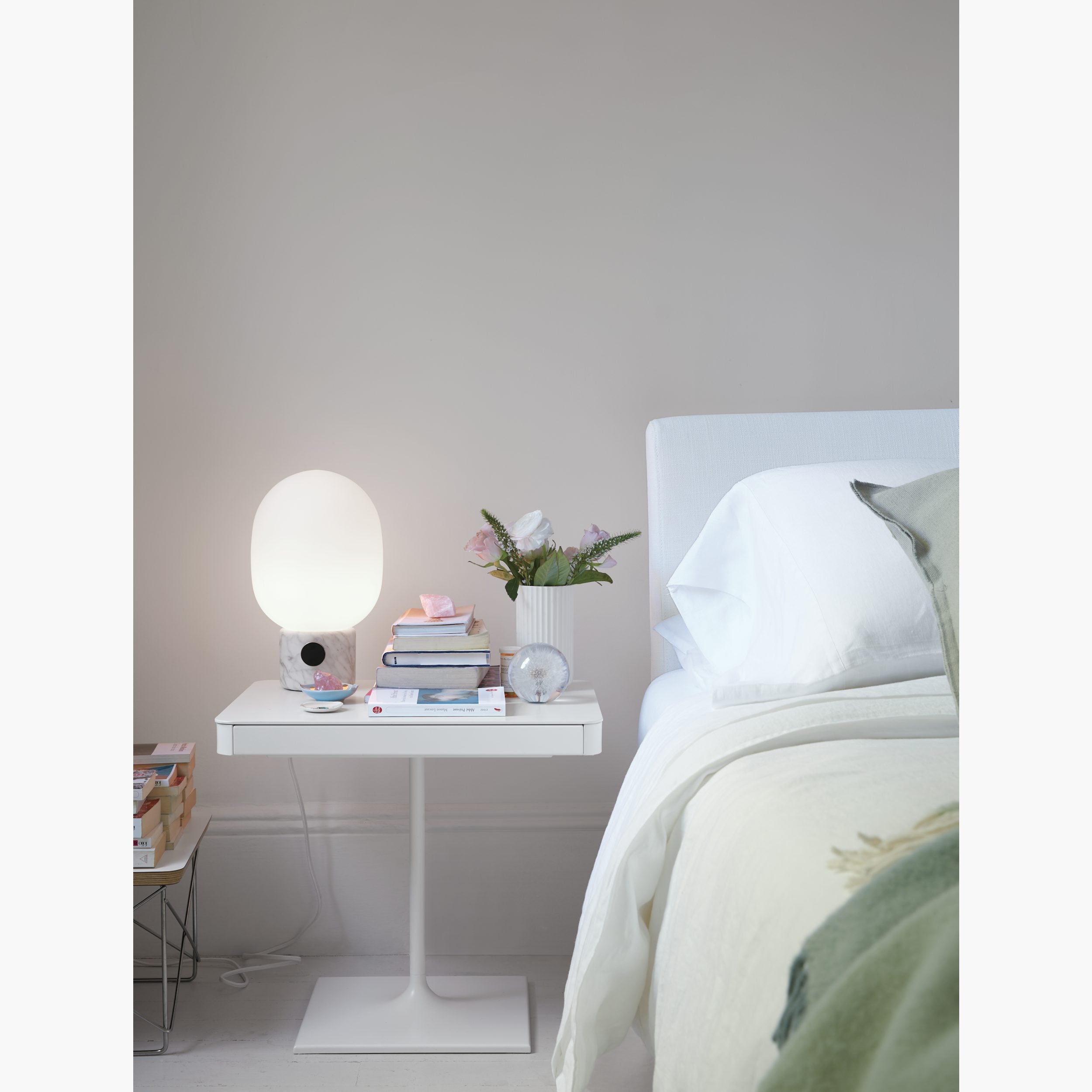 Velenelia Table Lamp