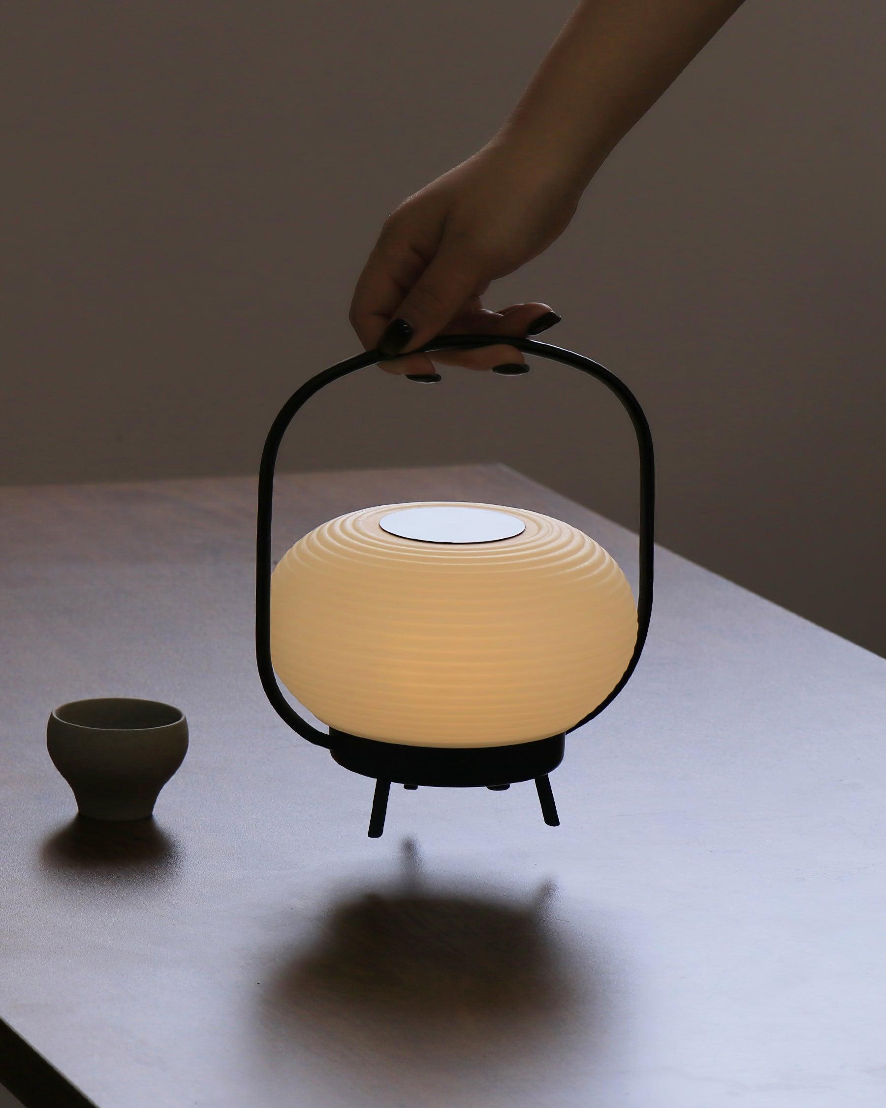 Saelan Minimalist Table Lamp