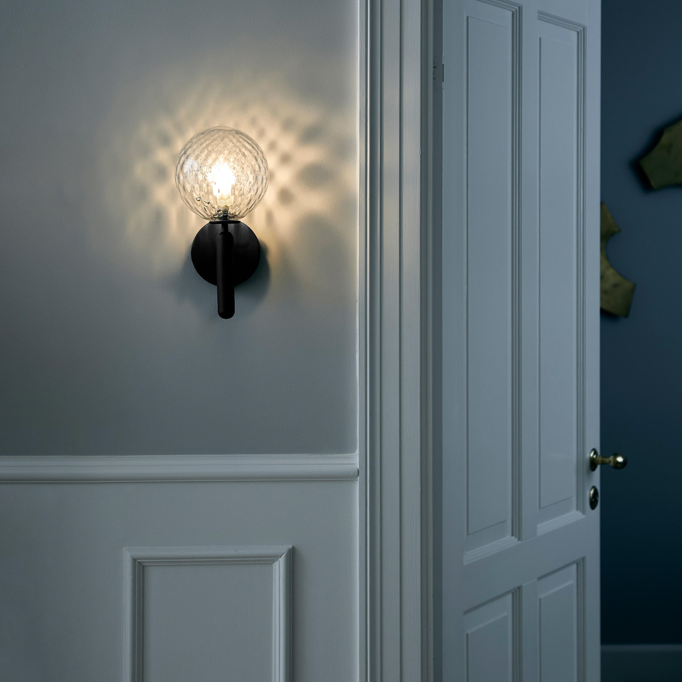 Kynlo Wall Lamp Plug In Glass Globe Nordic