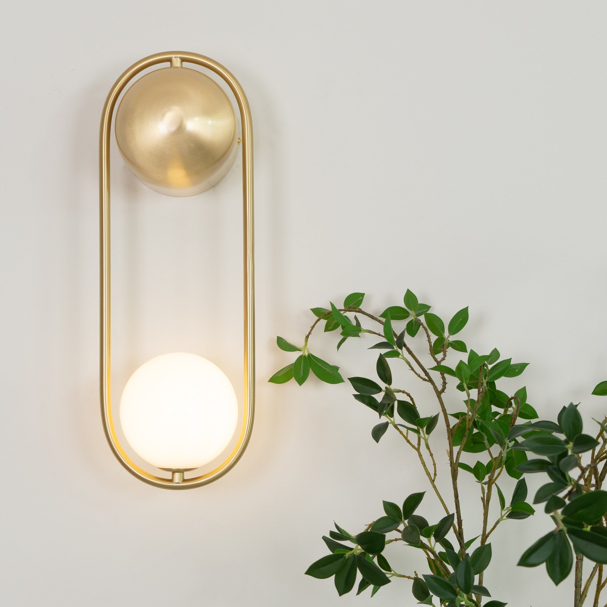 Solarine Radiain Brass Minimalist Wall Lamp