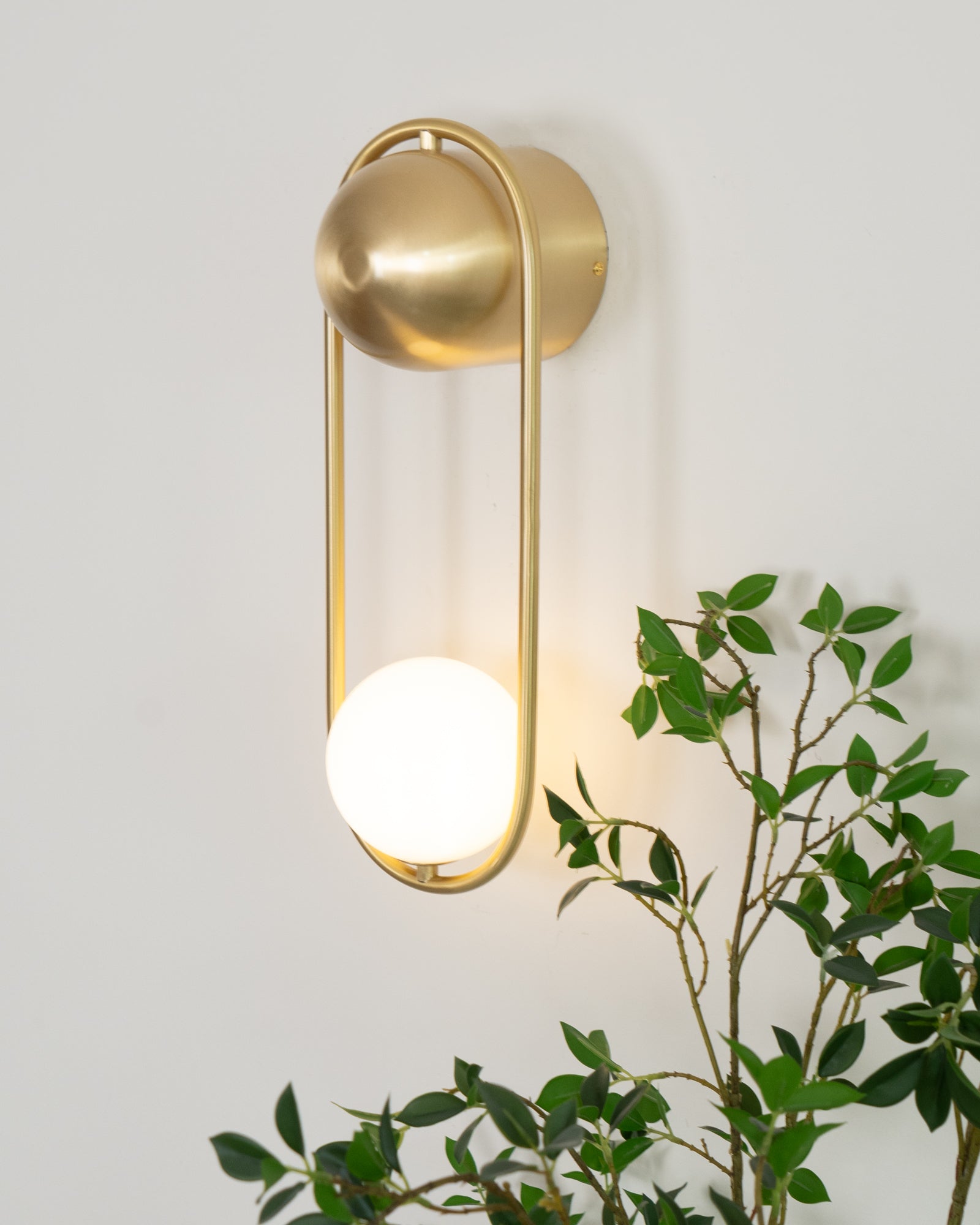 Solarine Radiain Brass Minimalist Wall Lamp