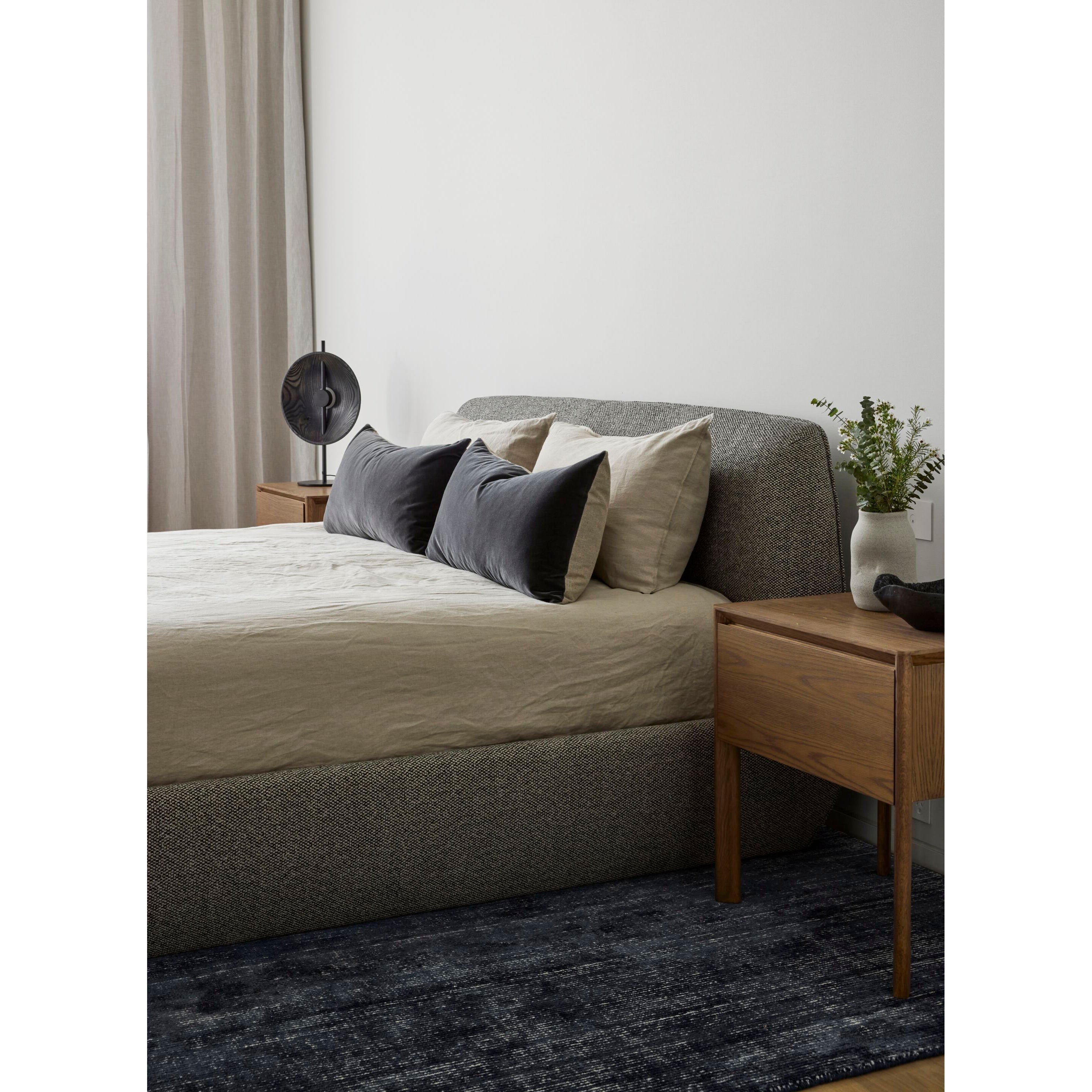 Viraisiella Table Lamp