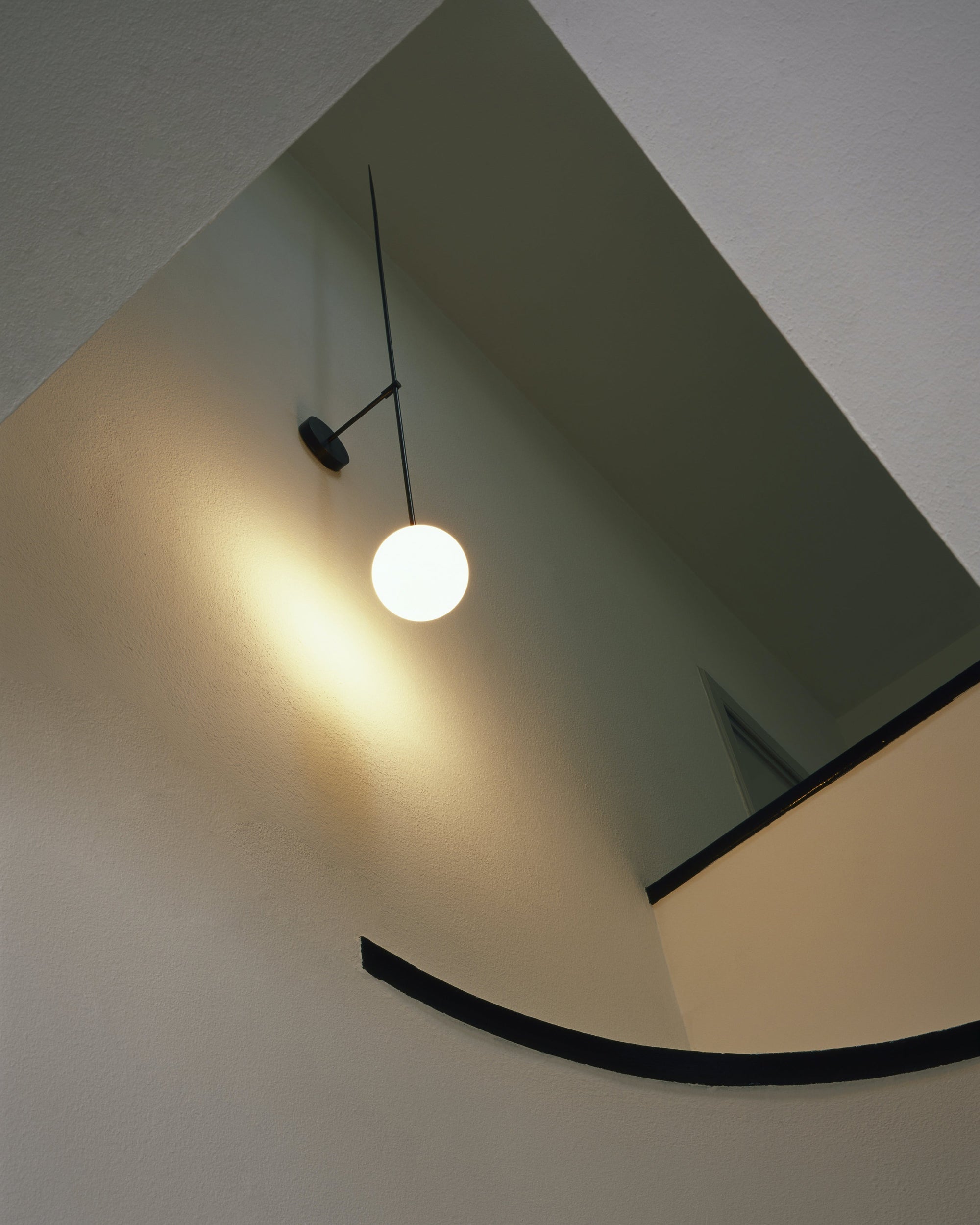 Veluelle Modern Minimalist Mobile Glass Wall Lamp
