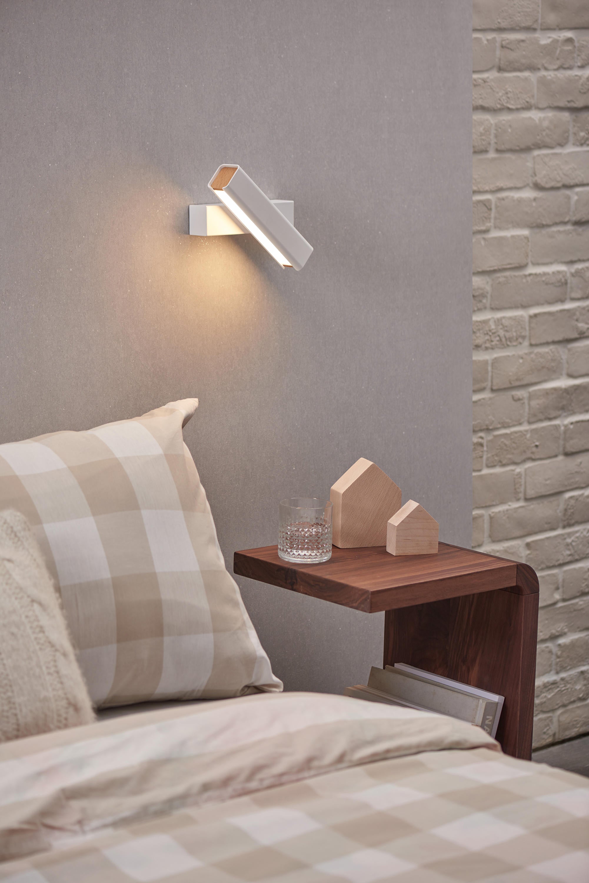 Olvynora Wall Lamp