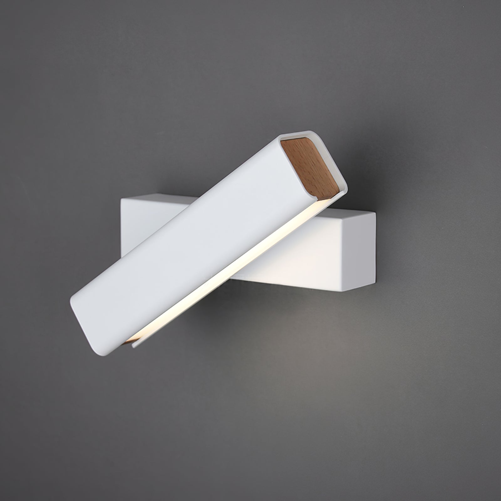 Olvynora Wall Lamp