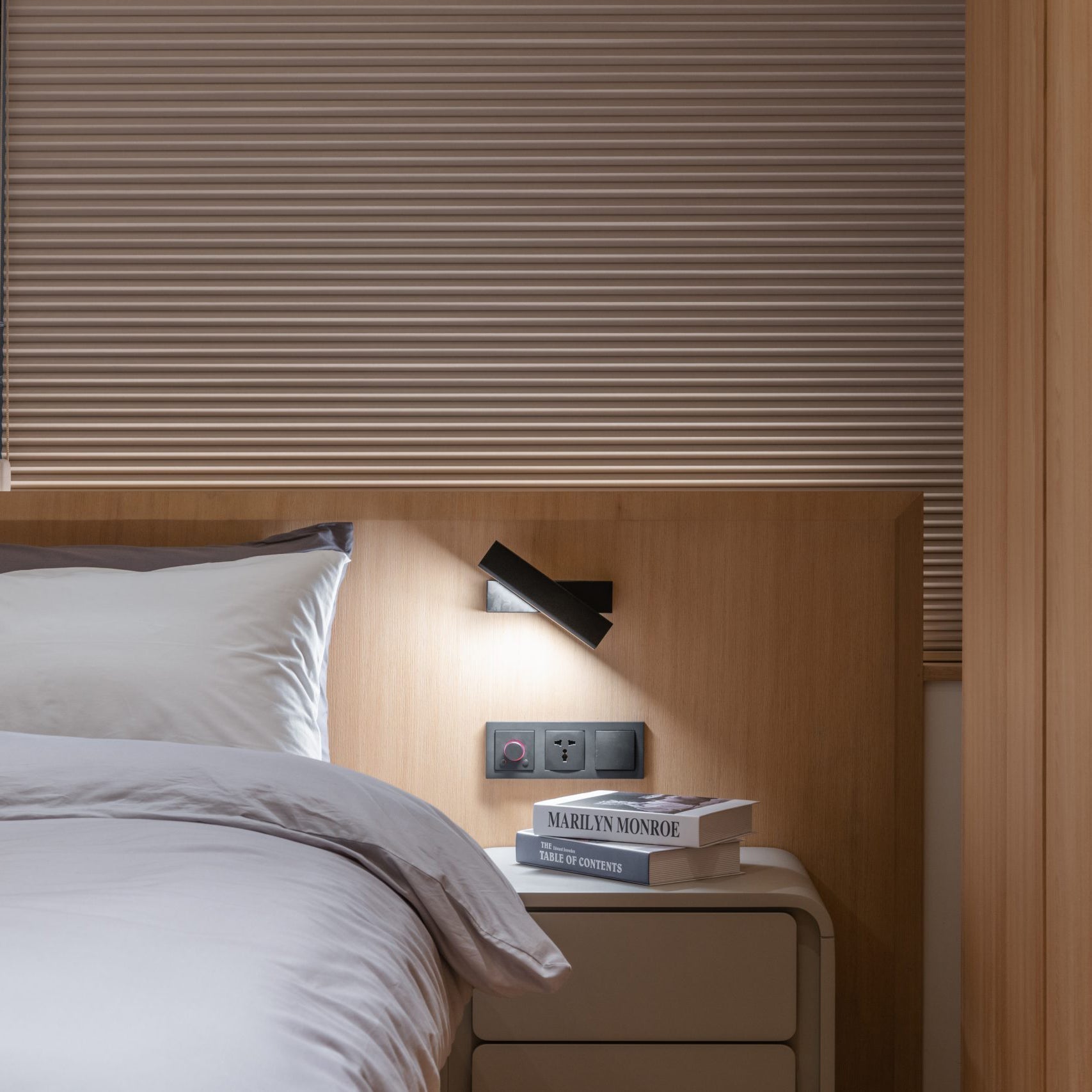 Olvynora Wall Lamp