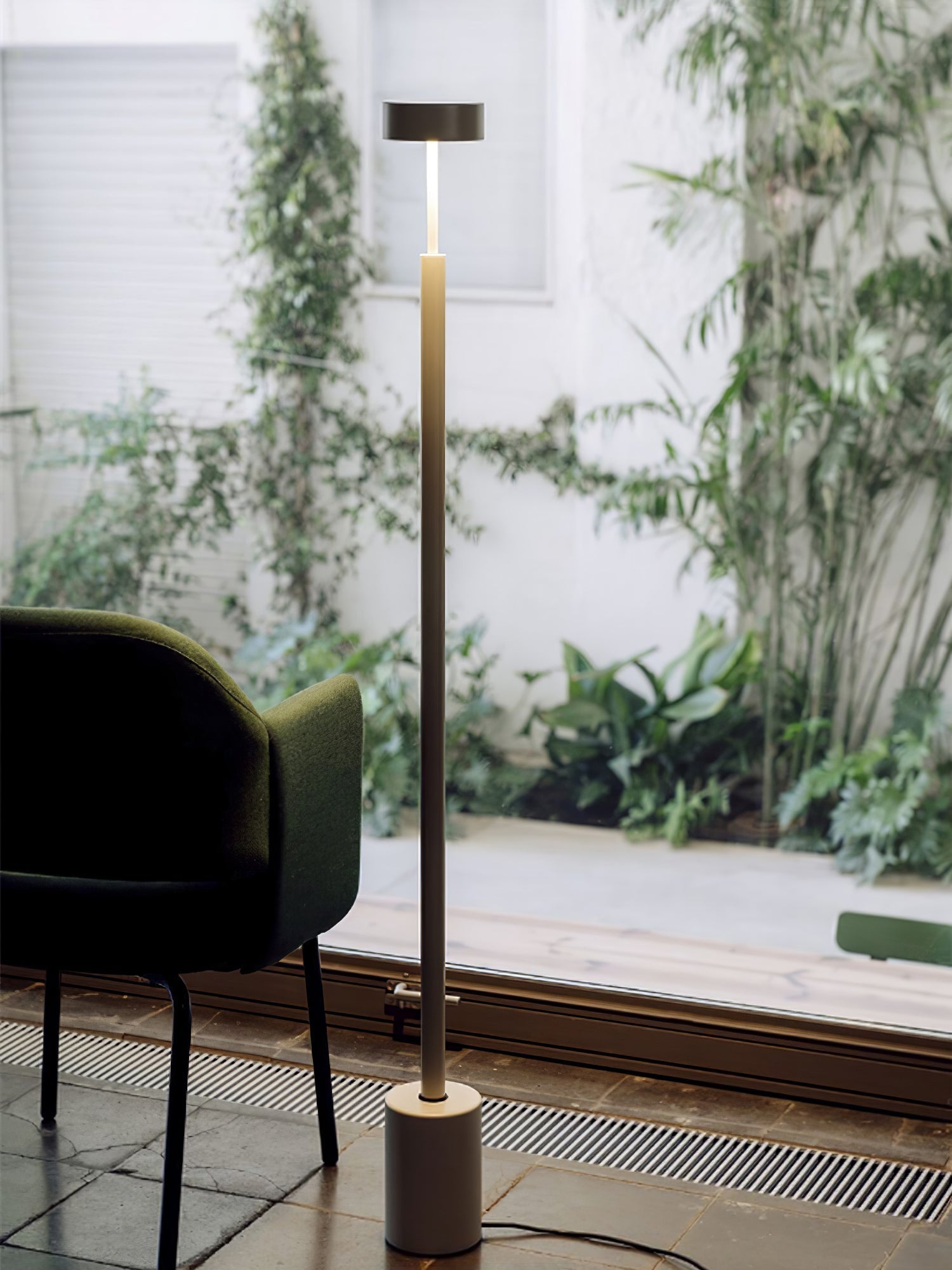 Circa Minimalist Rotatable Floor Lamp