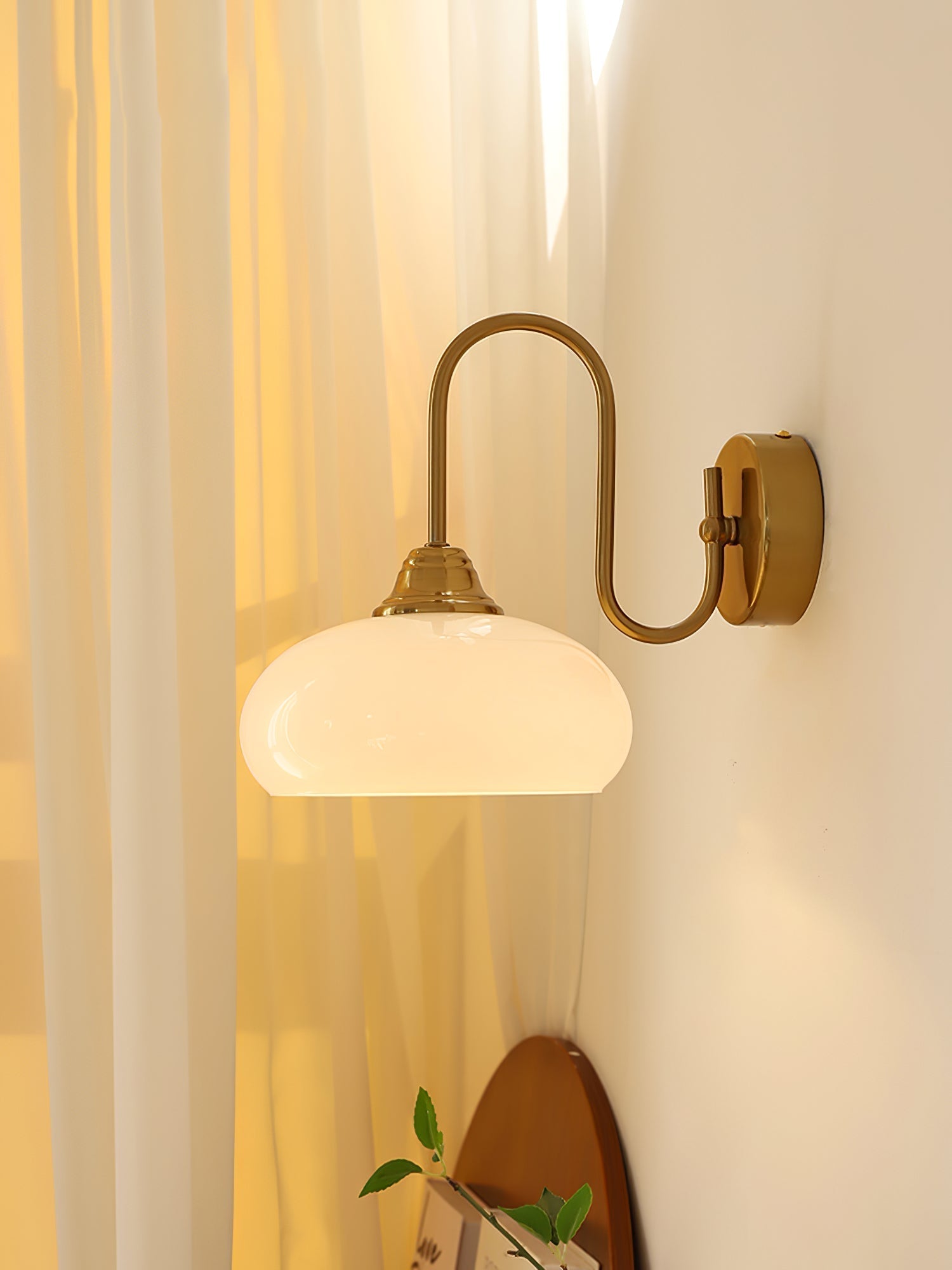 Ophaan Wall Light