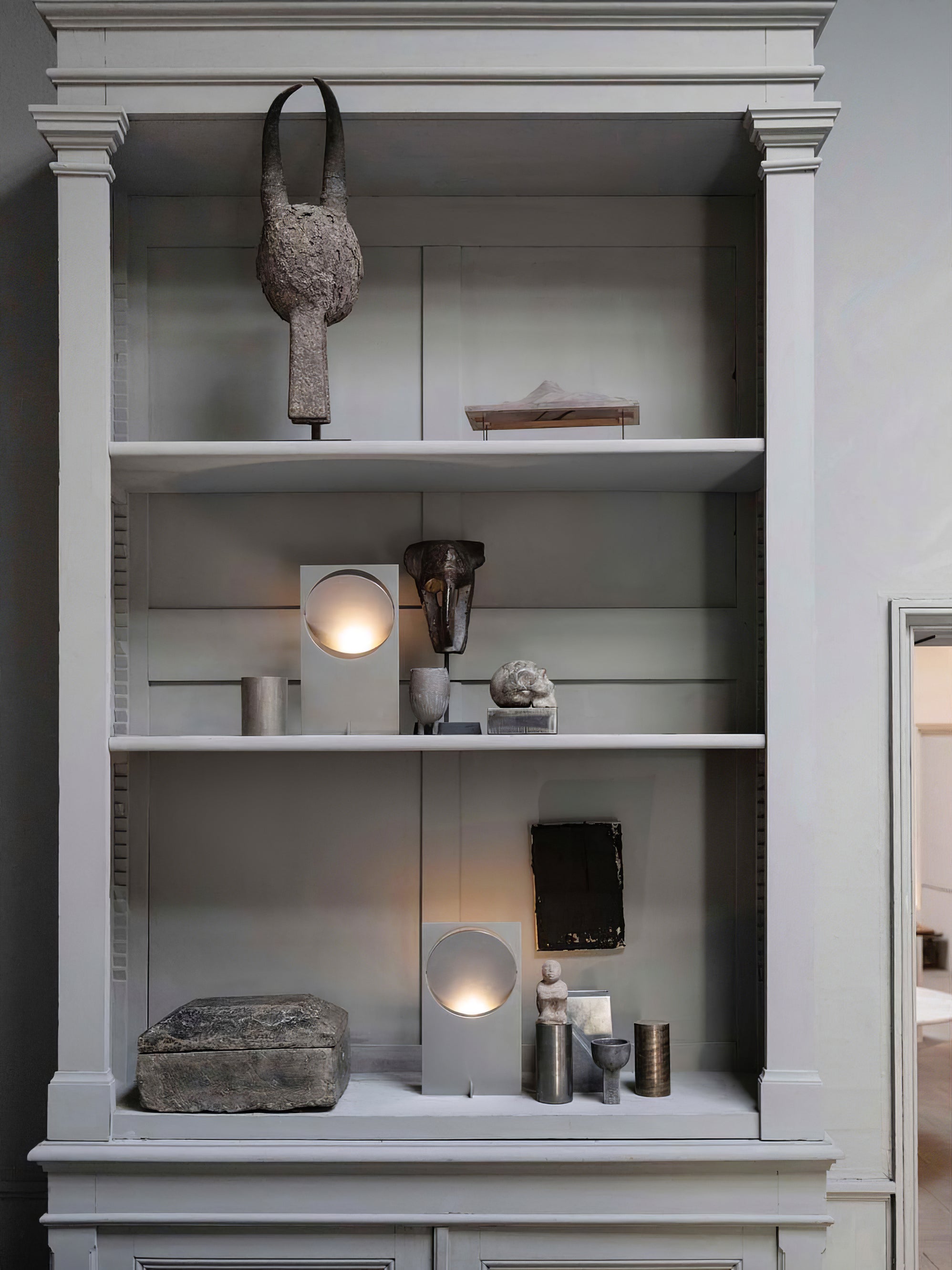 Terieriella Rotating Disc Table Lamp