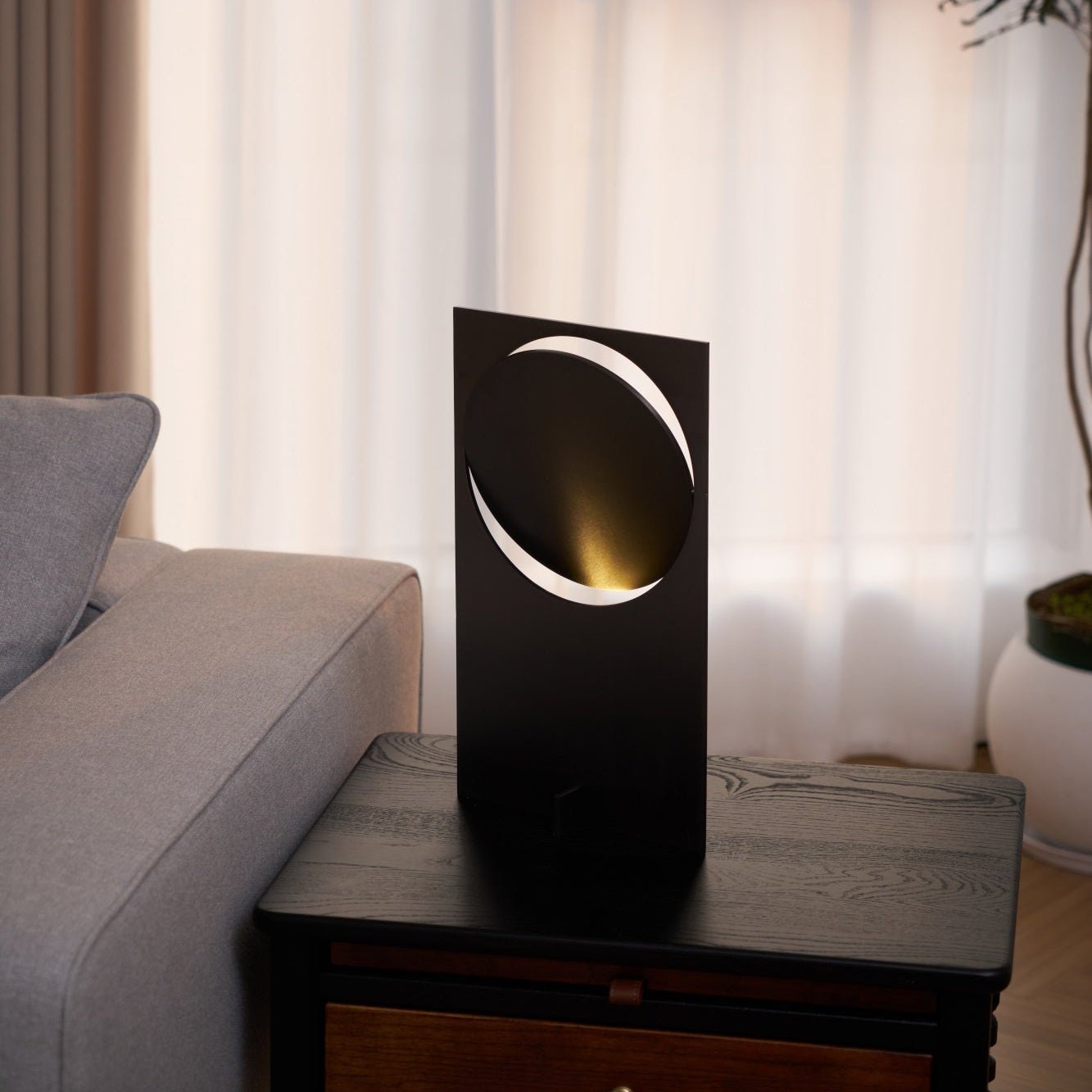 Terieriella Rotating Disc Table Lamp