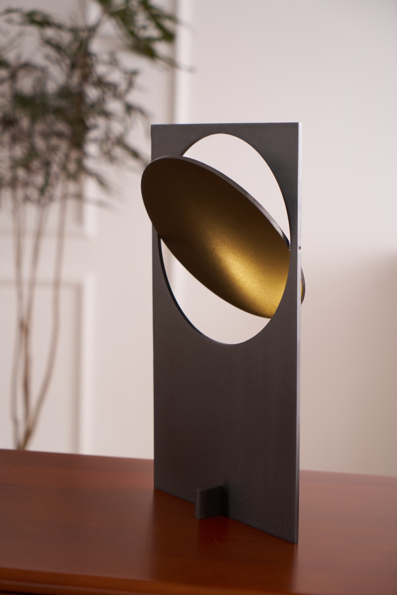Terieriella Rotating Disc Table Lamp