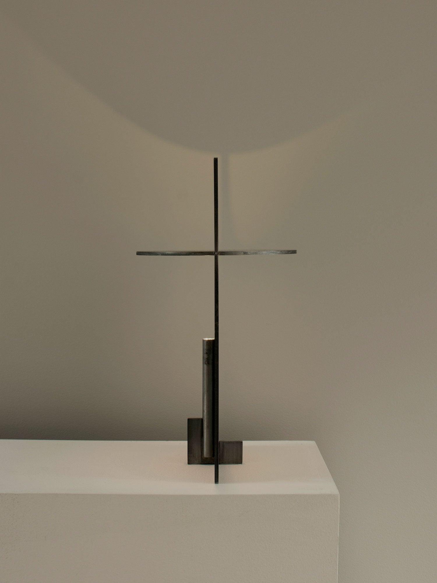Terieriella Rotating Disc Table Lamp