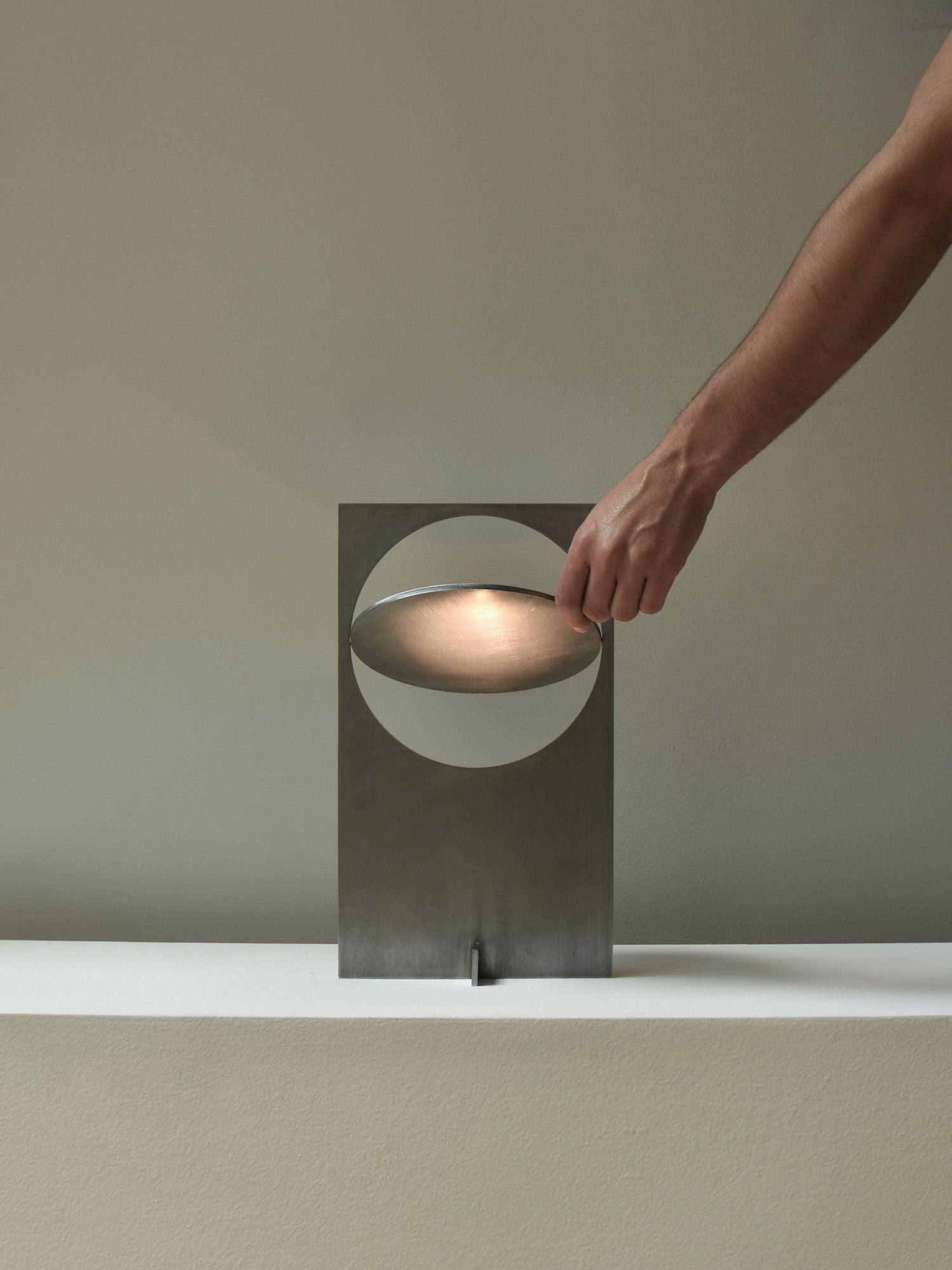 Terieriella Rotating Disc Table Lamp