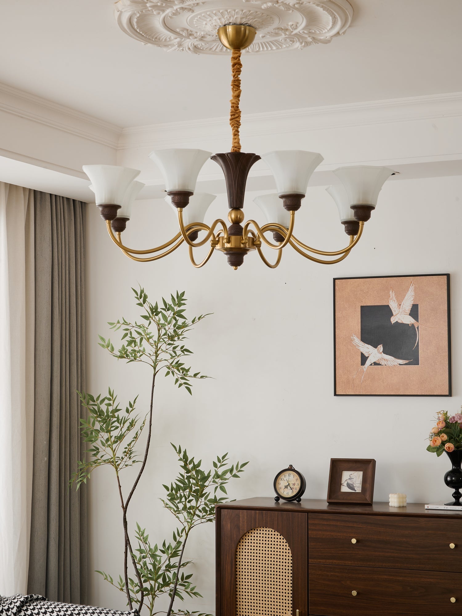 Ciphaen Traditional Elegance Vintage Wood Glass Chandelier