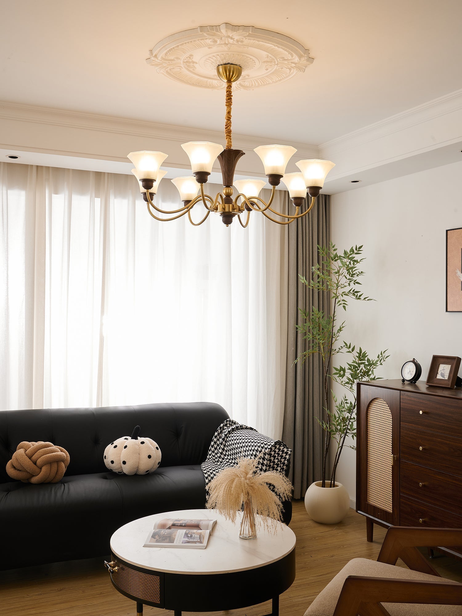 Ciphaen Traditional Elegance Vintage Wood Glass Chandelier