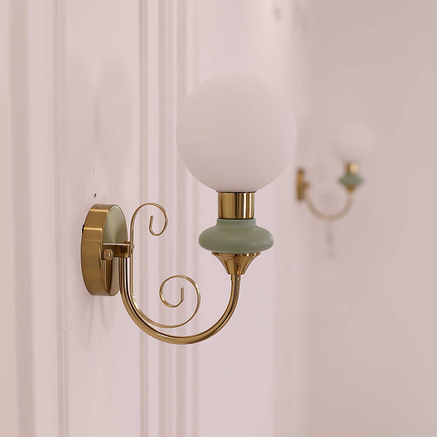 Whirl Chic Plug-in Wall Lamp