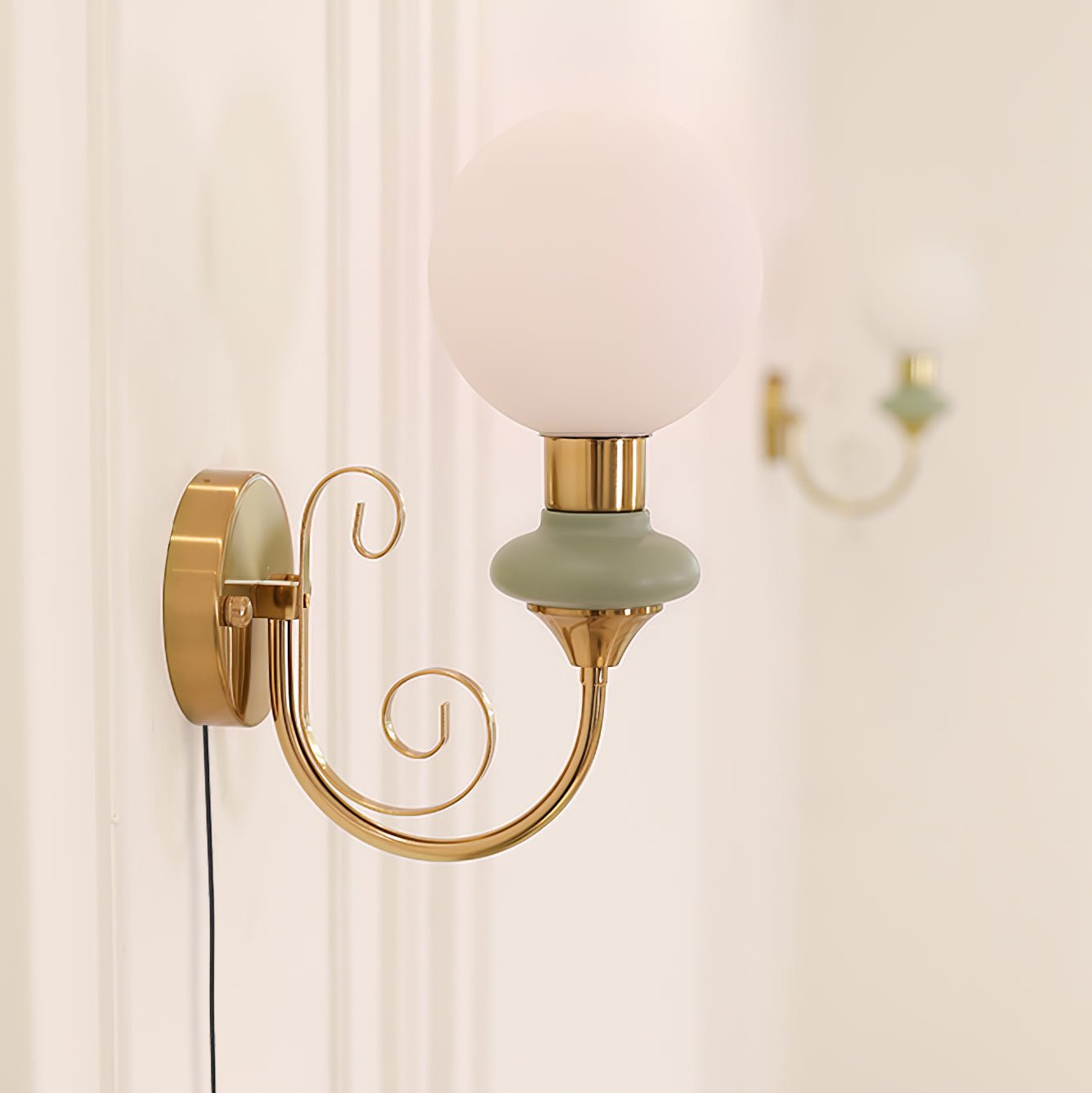 Whirl Chic Plug-in Wall Lamp