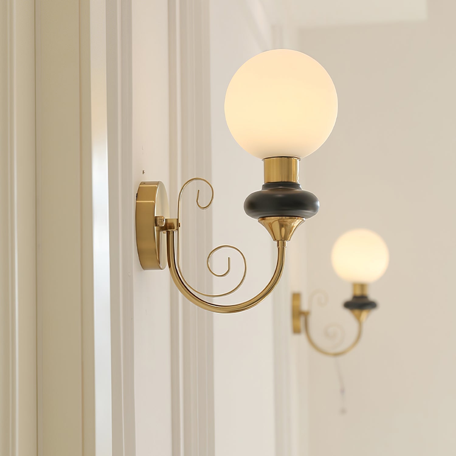 Whirl Chic Plug-in Wall Lamp