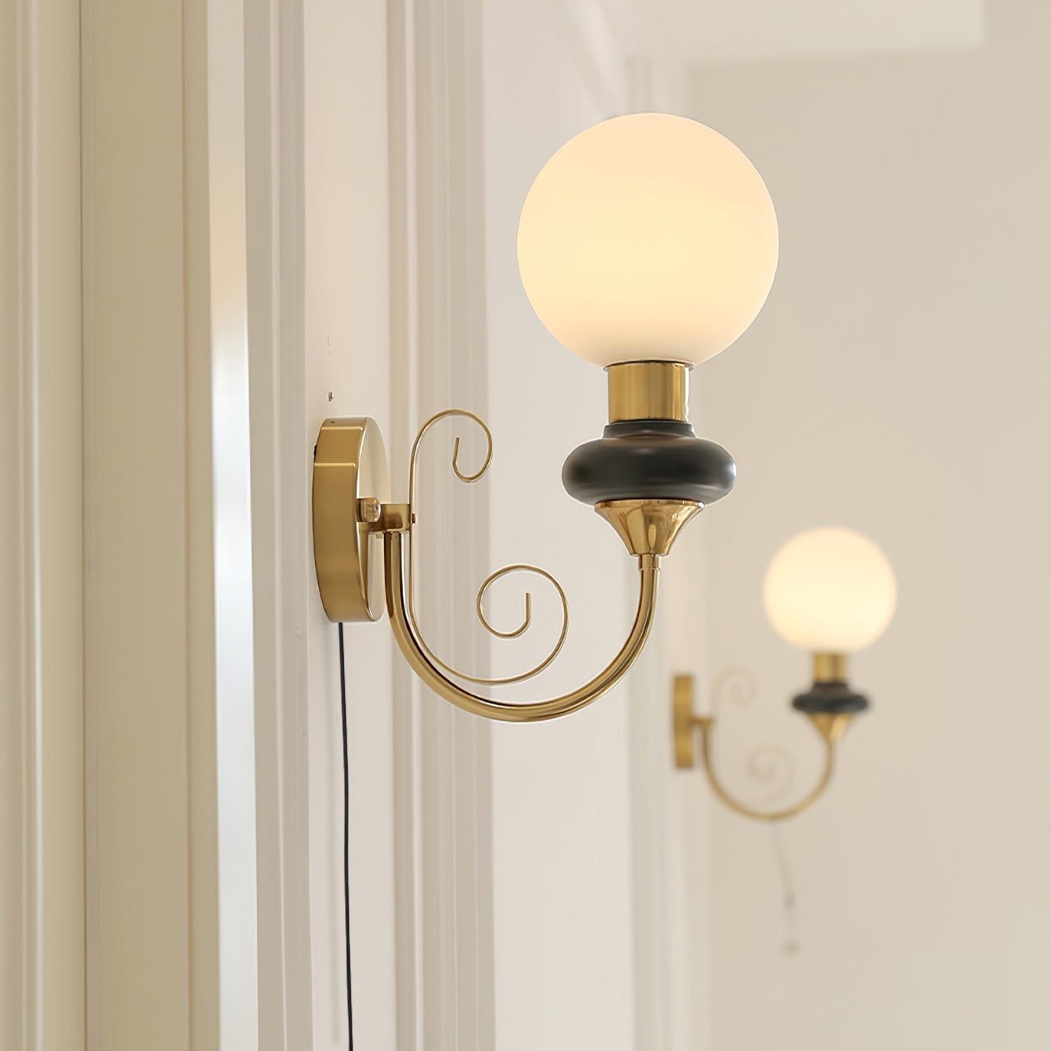 Whirl Chic Plug-in Wall Lamp